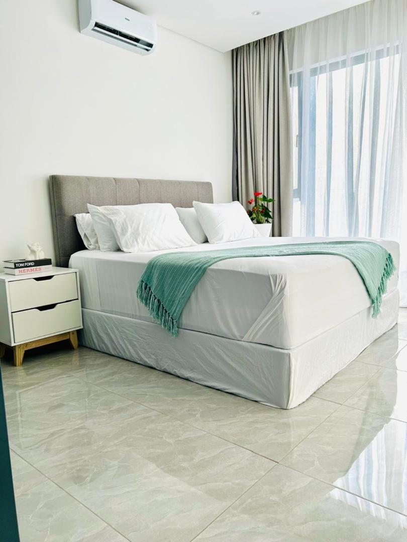 Blue Diamond Luxe-Setlhoa