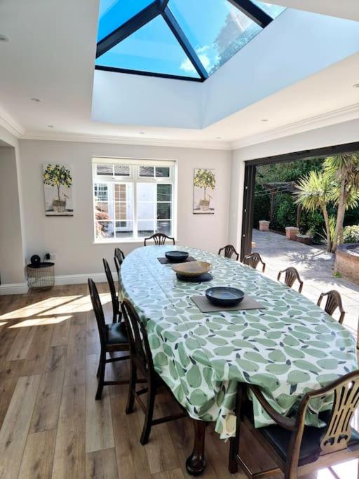 Large 4 bedroom house on the river Wensum sleeps 13 view 2