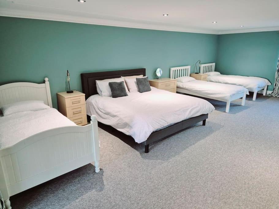 Large 4 bedroom house on the river Wensum sleeps 13 view 3
