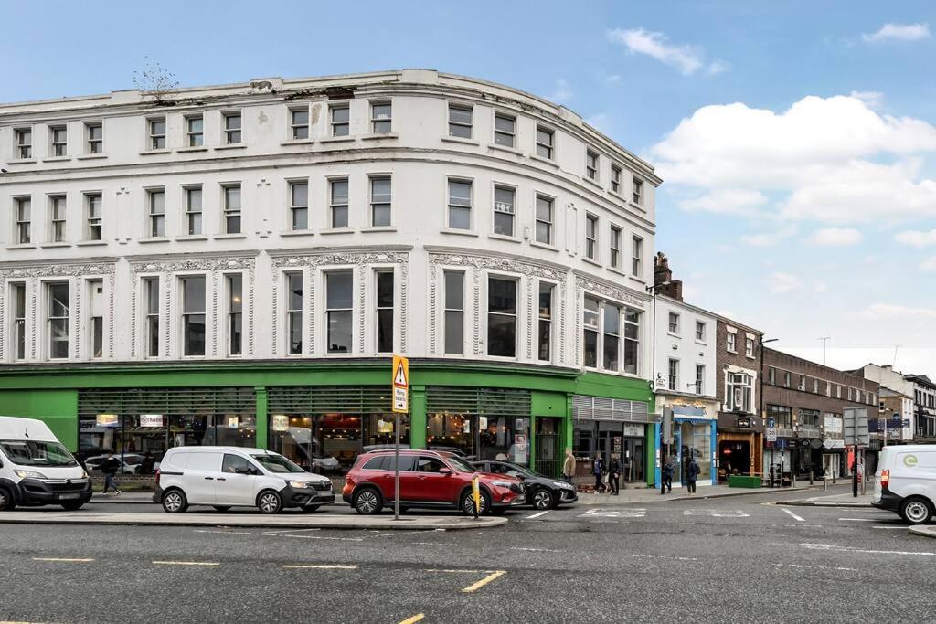 City Centre Apartment - close by to all main shops, attractions, bars & more! view 2