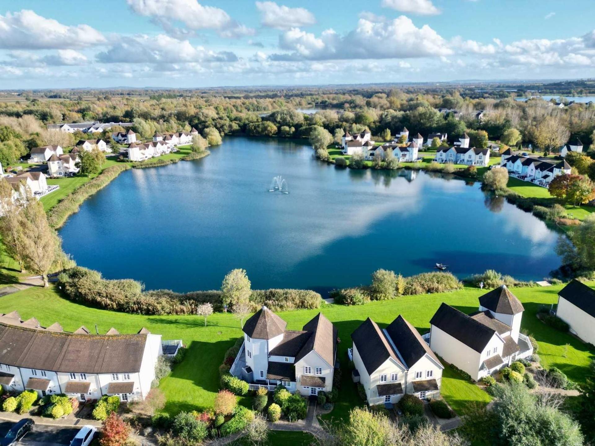 Windrush Lake 41, Kingfisher House view 2