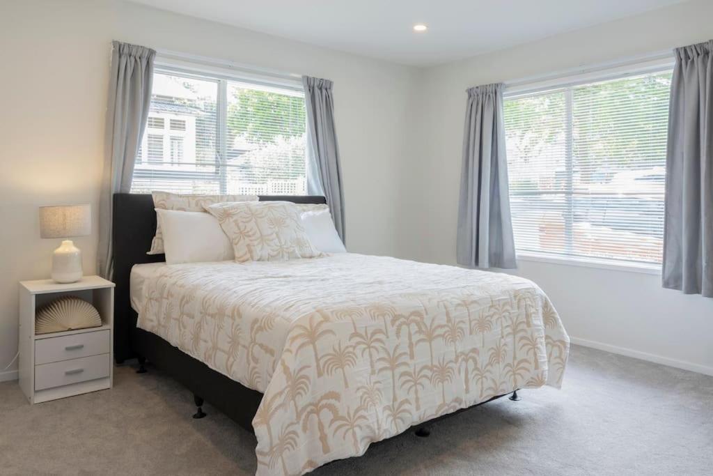 Luxury new 2 Bedroom Apt view 4