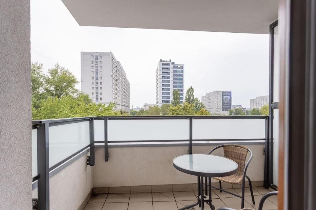 Urban Chic - Pereca Residence Cozy & Stylish Apartment in Central Warsaw