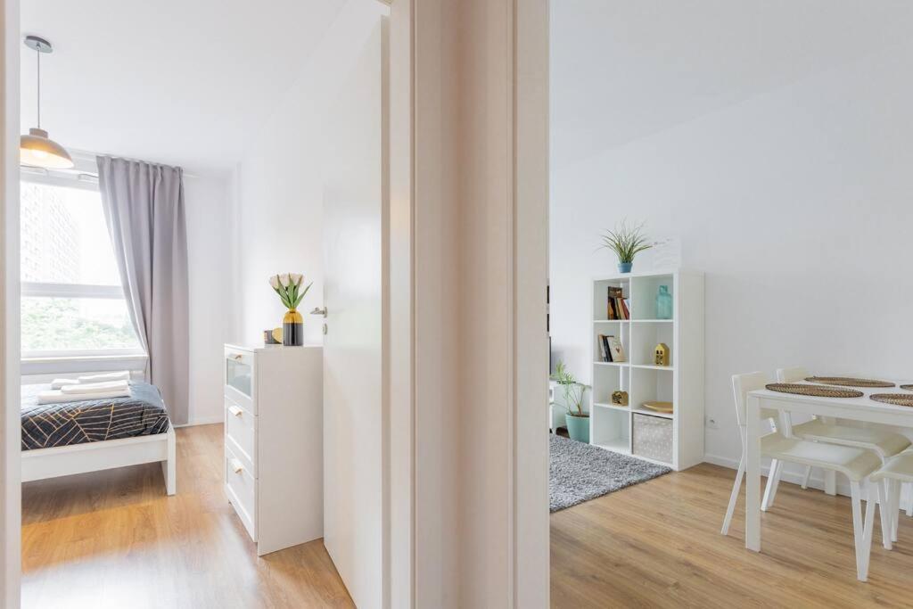 Urban Chic - Pereca Residence Cozy & Stylish Apartment in Central Warsaw