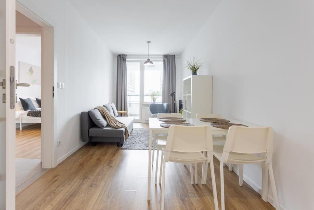 Urban Chic - Pereca Residence Cozy & Stylish Apartment in Central Warsaw