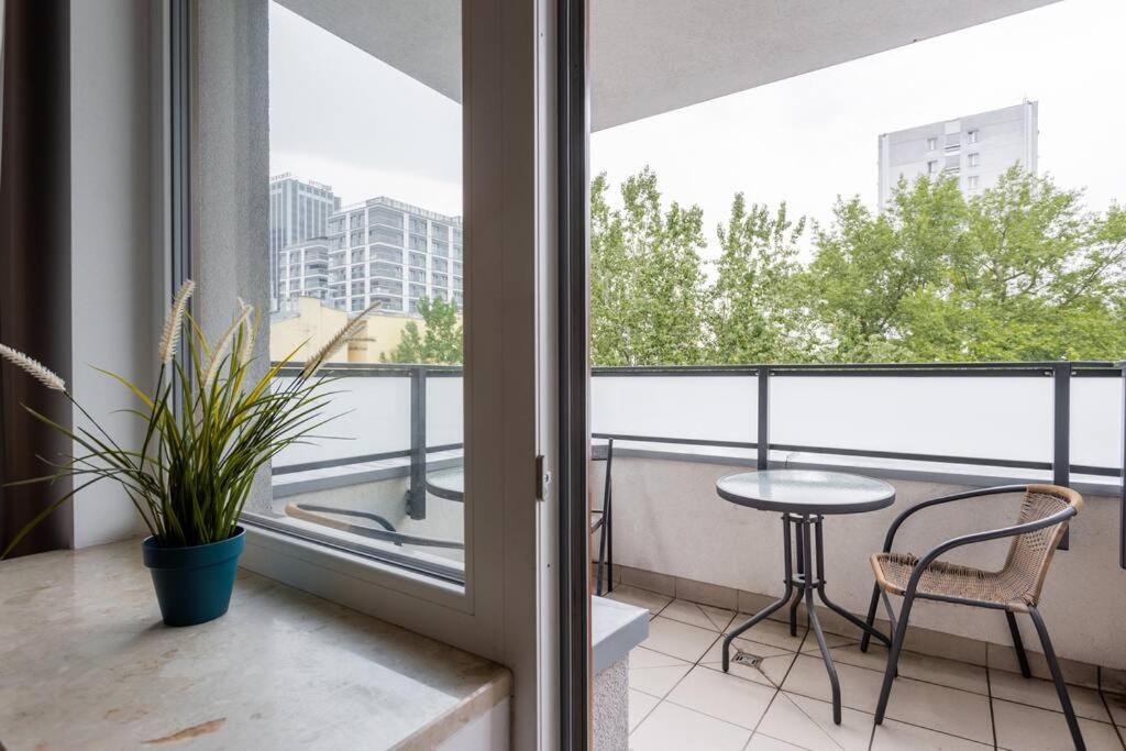 Urban Chic - Pereca Residence Cozy & Stylish Apartment in Central Warsaw