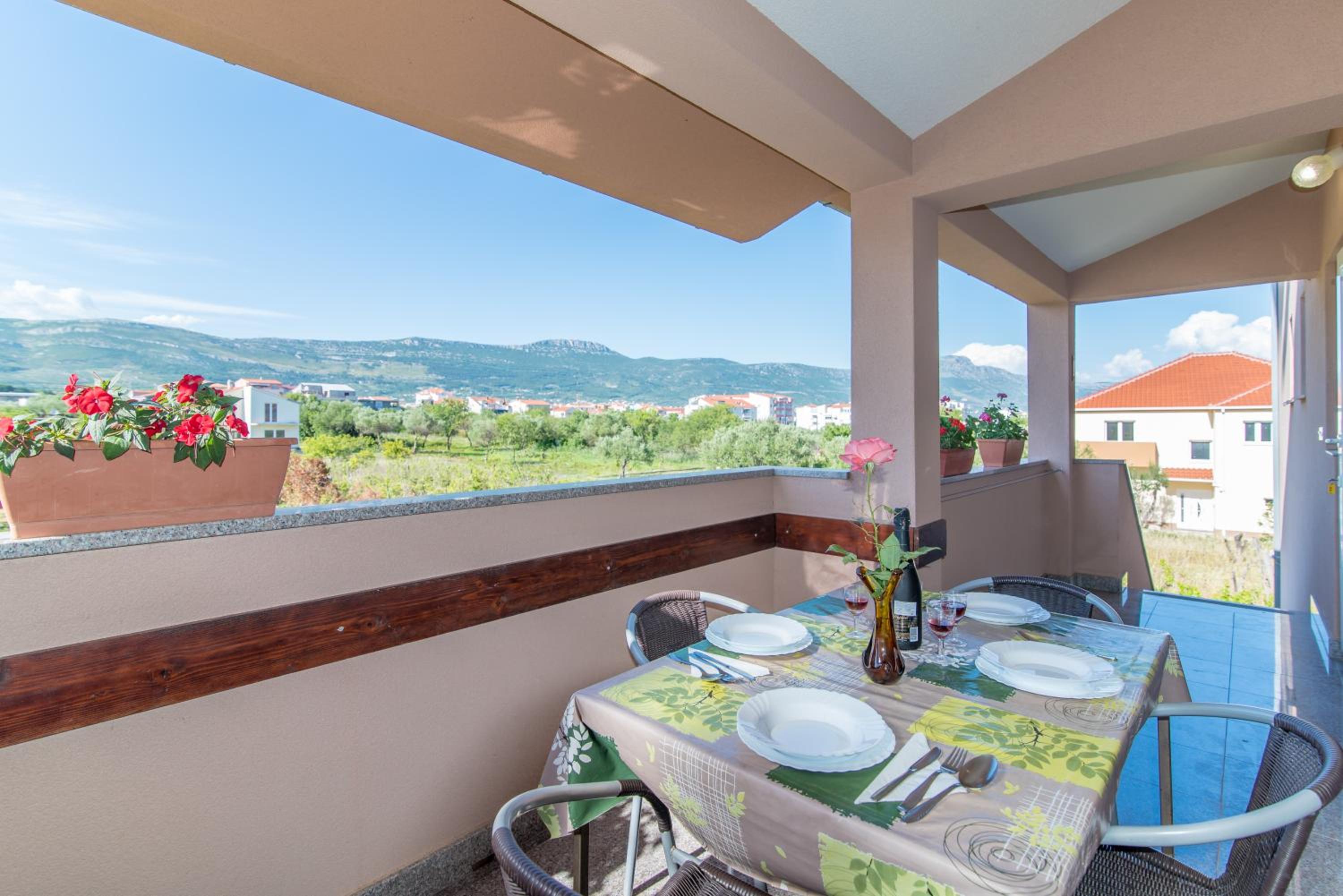 Comfortable Kastel Stafilic Apartment with Balcony