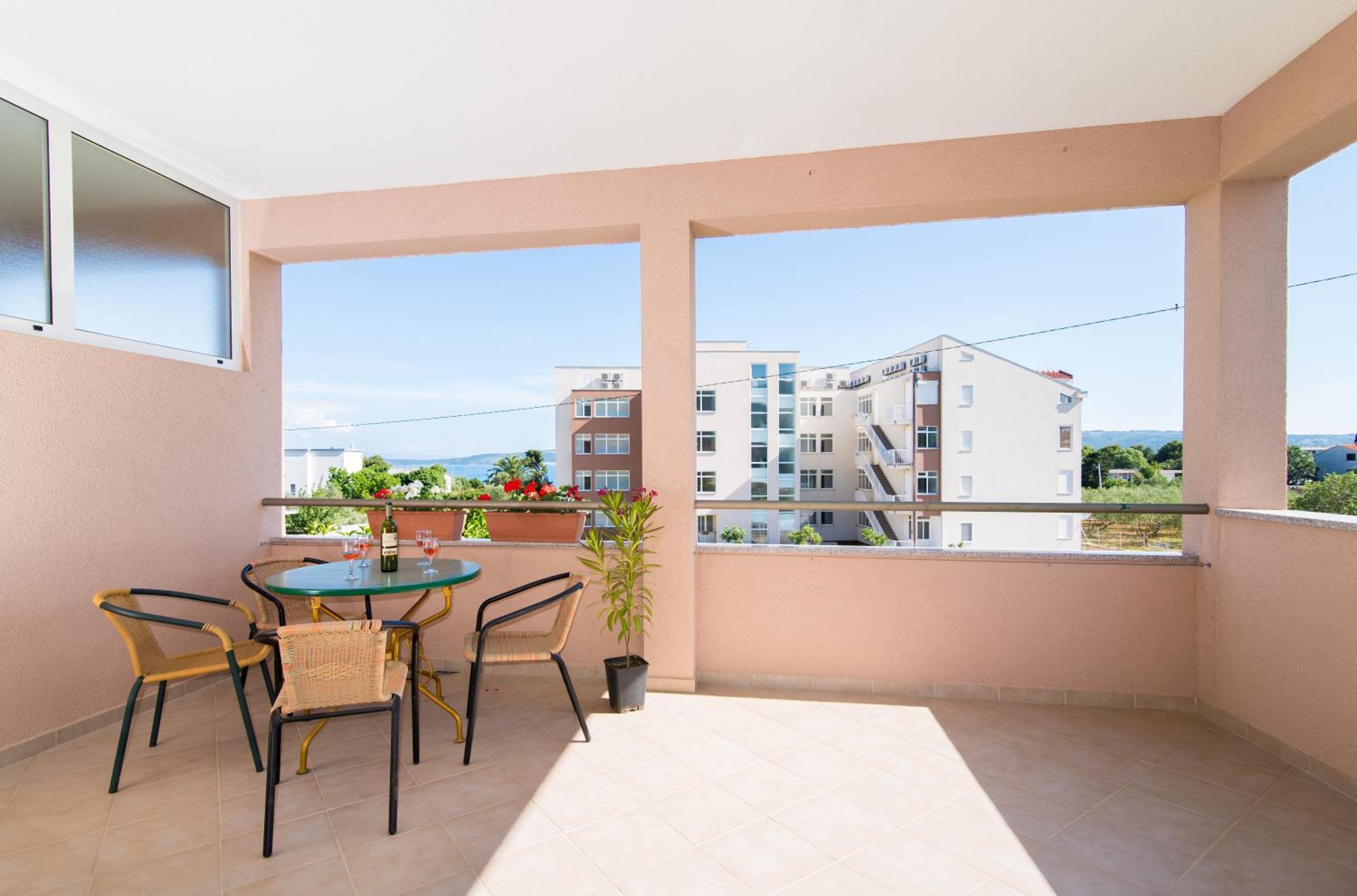 Comfortable Kastel Stafilic Apartment with Balcony