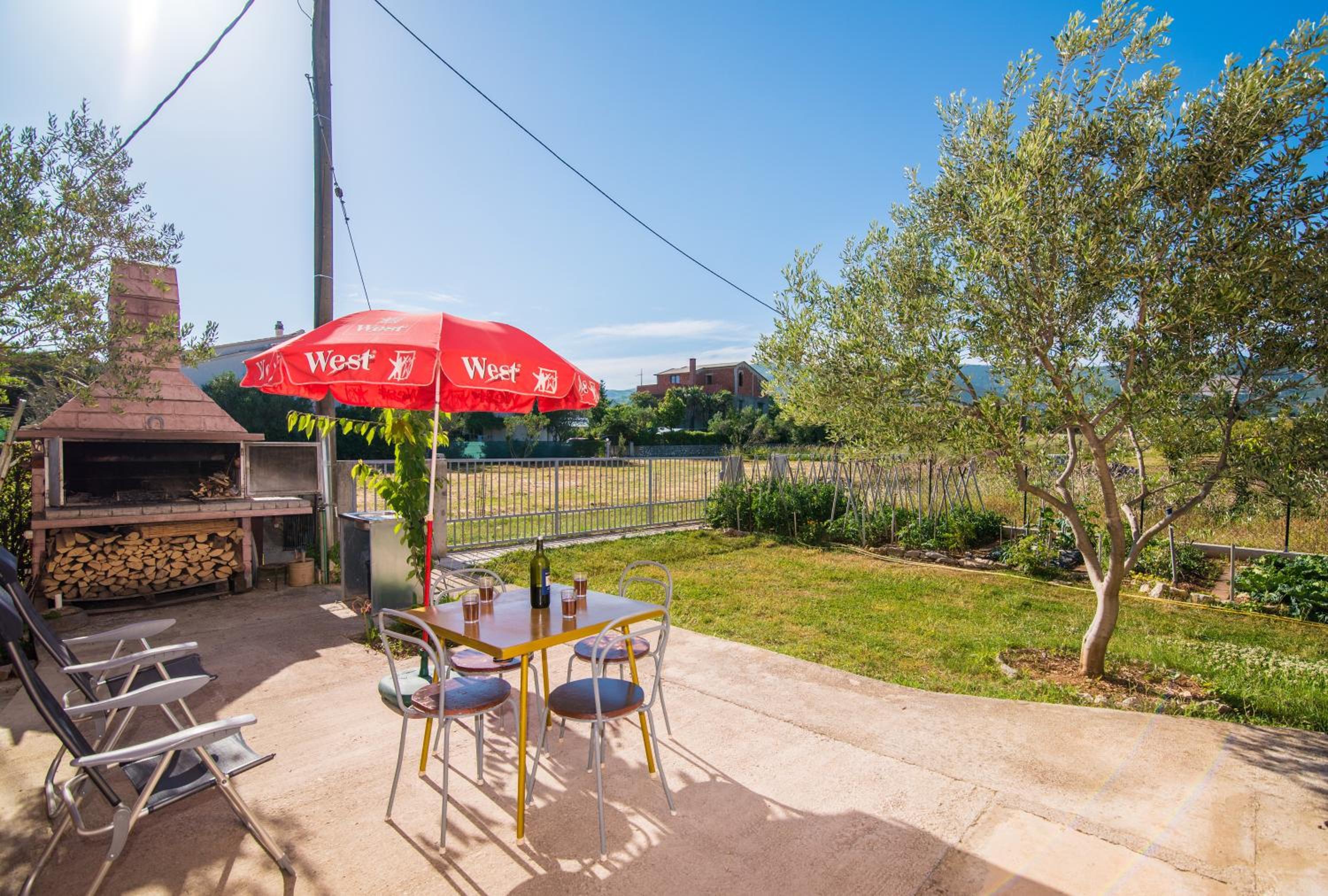 Comfortable Kastel Stafilic Apartment with Balcony