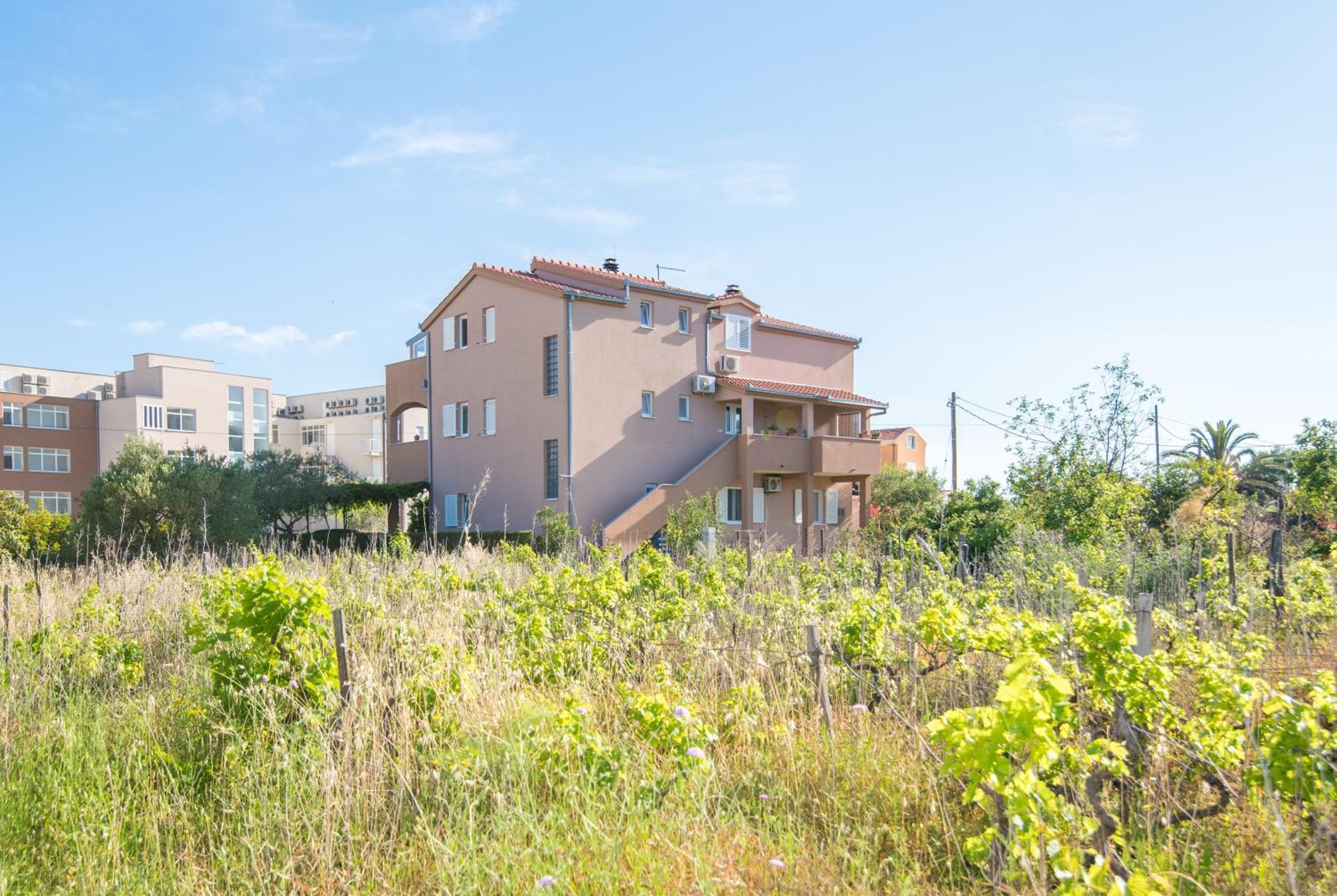 Comfortable Kastel Stafilic Apartment with Balcony