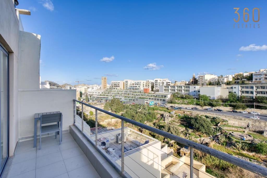Central 1BR Penthouse with Terrace in St Julians by 360 Estates photo 5