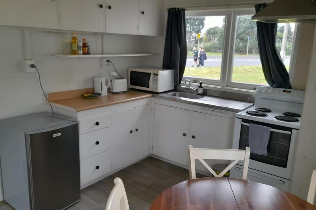 Mt Roskill center near highway 20 2br unit view 4