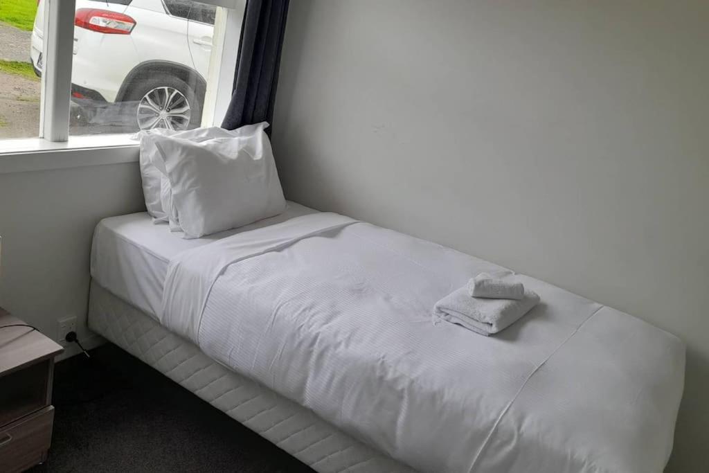 Mt Roskill center near highway 20 2br unit view 2