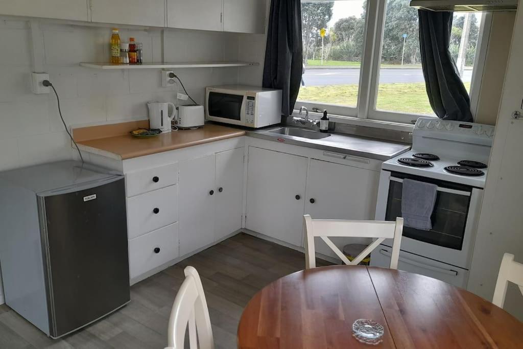 Mt Roskill center near highway 20 2br unit view 5