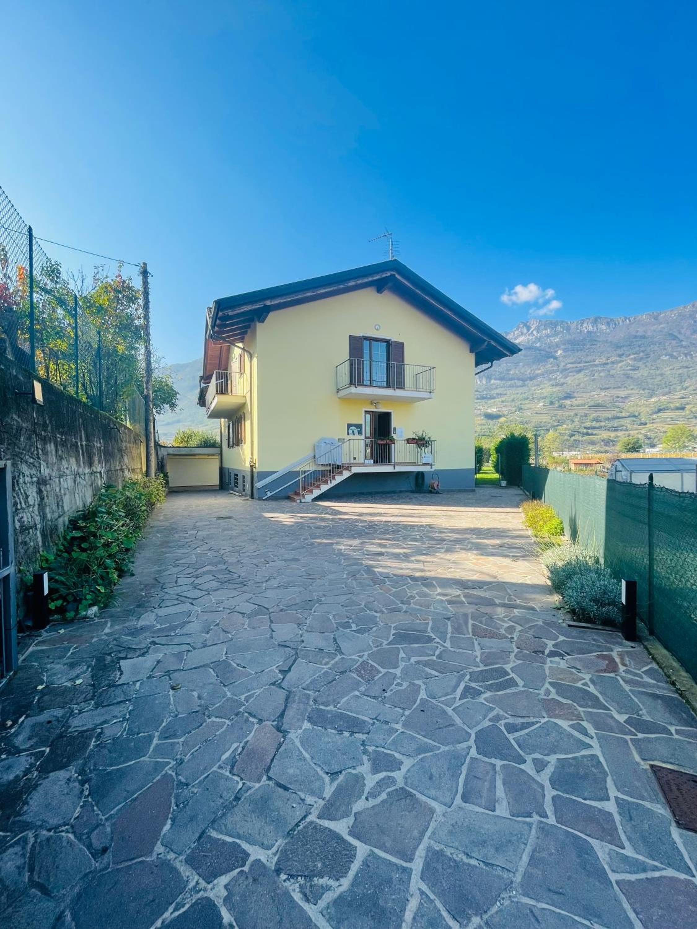 Countryhouse Verso