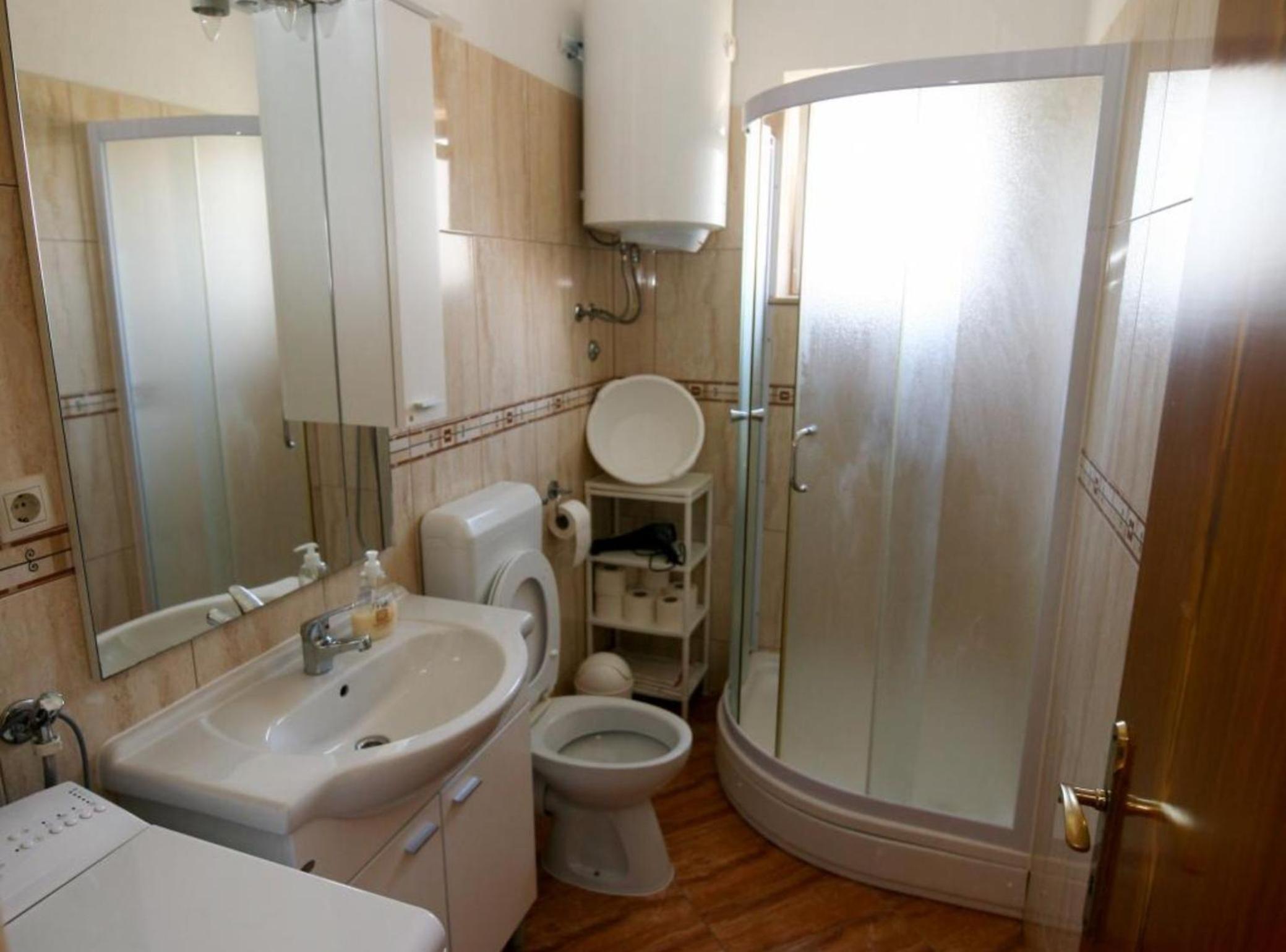 Spacious Beachfront Apartment Ciovo