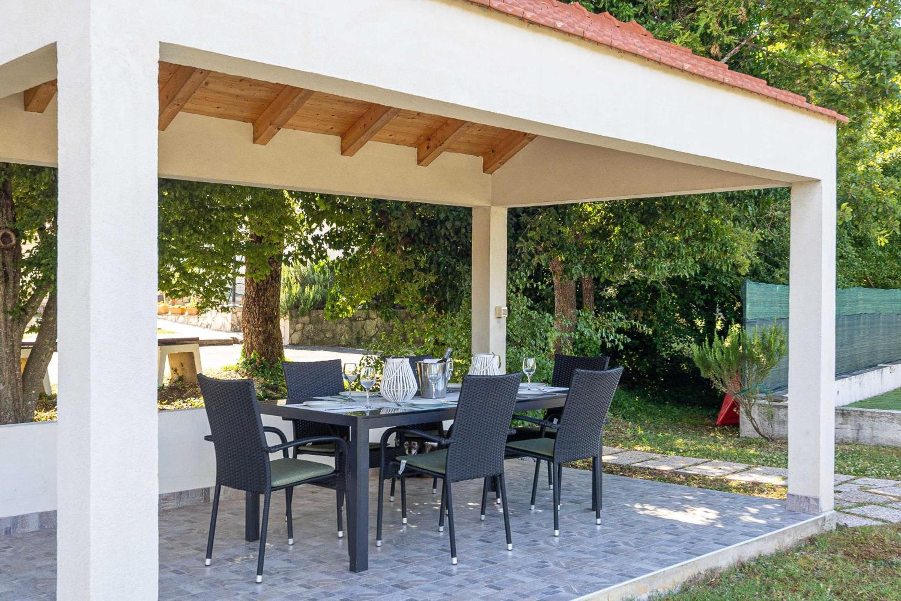 Spacious Prgomet Retreat with Private Pool, Fitness Centre, and Garden