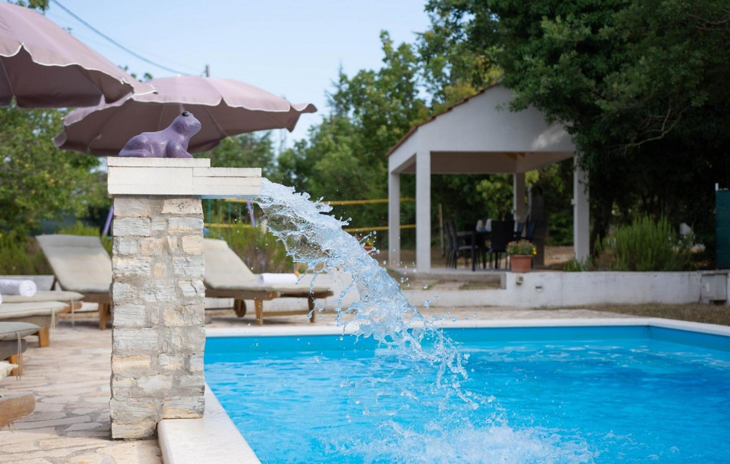 Spacious Prgomet Retreat with Private Pool, Fitness Centre, and Garden