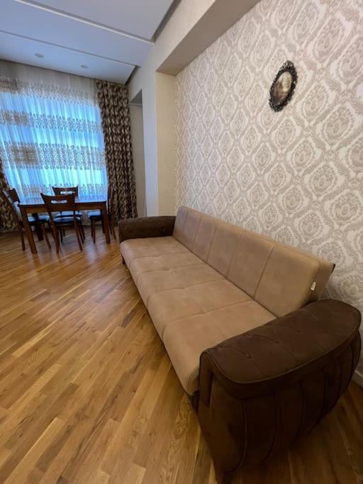 Comfy 2 bedroom Near Heydar Aliyev centre