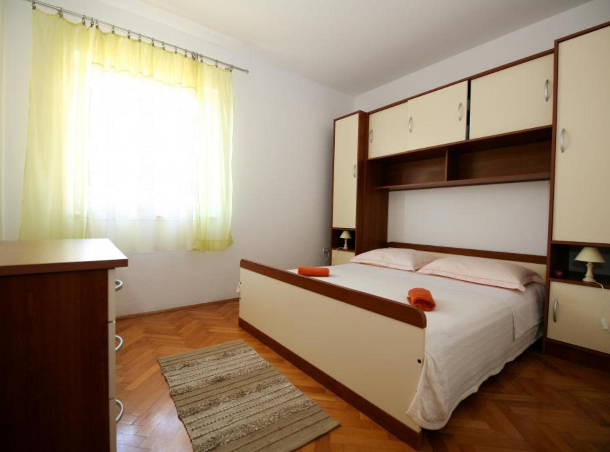 Spacious Beachfront Apartment Ciovo