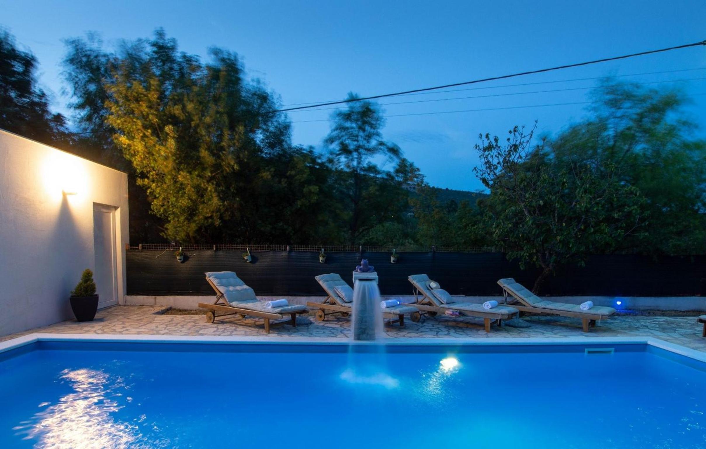 Spacious Prgomet Retreat with Private Pool, Fitness Centre, and Garden