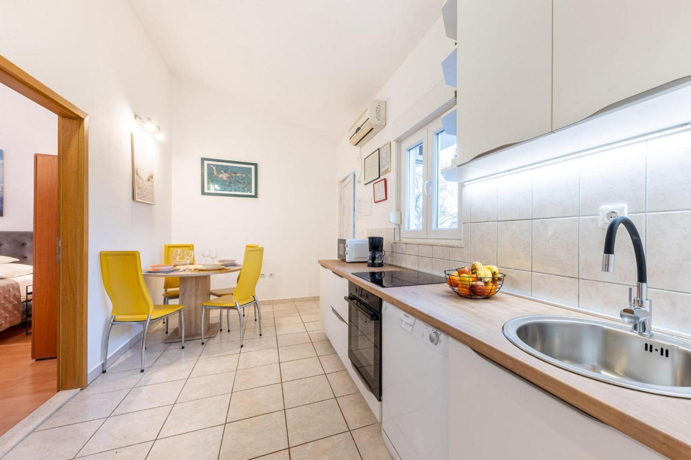 Spacious Prgomet Retreat with Private Pool, Fitness Centre, and Garden