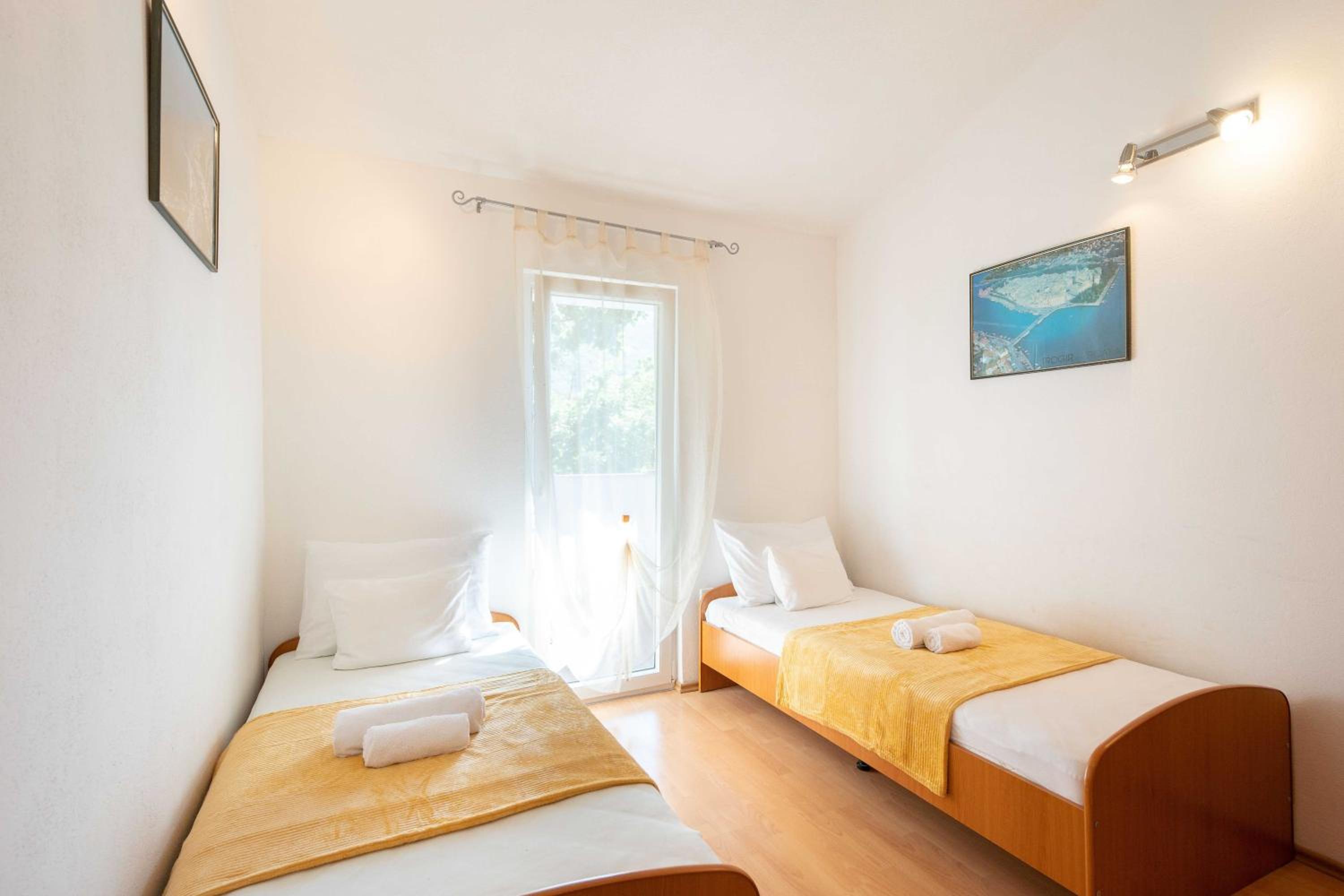 Spacious Prgomet Retreat with Private Pool, Fitness Centre, and Garden