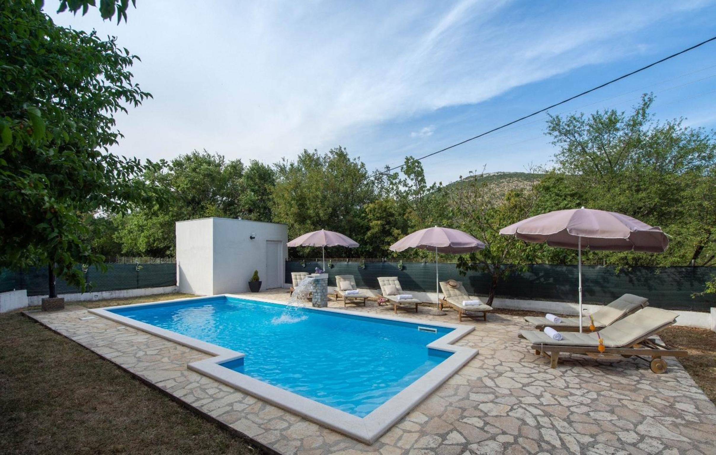 Spacious Prgomet Retreat with Private Pool, Fitness Centre, and Garden