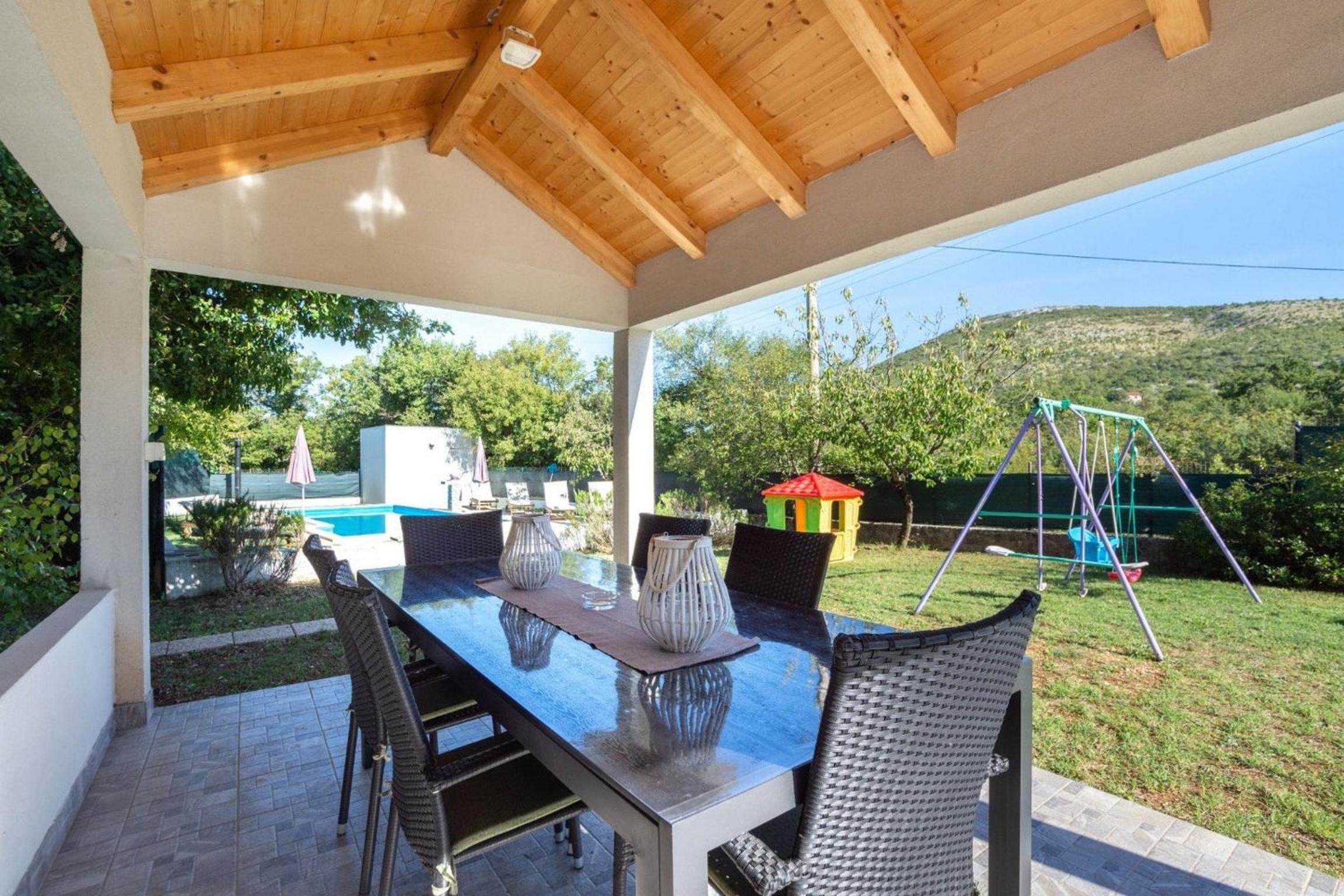Spacious Prgomet Retreat with Private Pool, Fitness Centre, and Garden