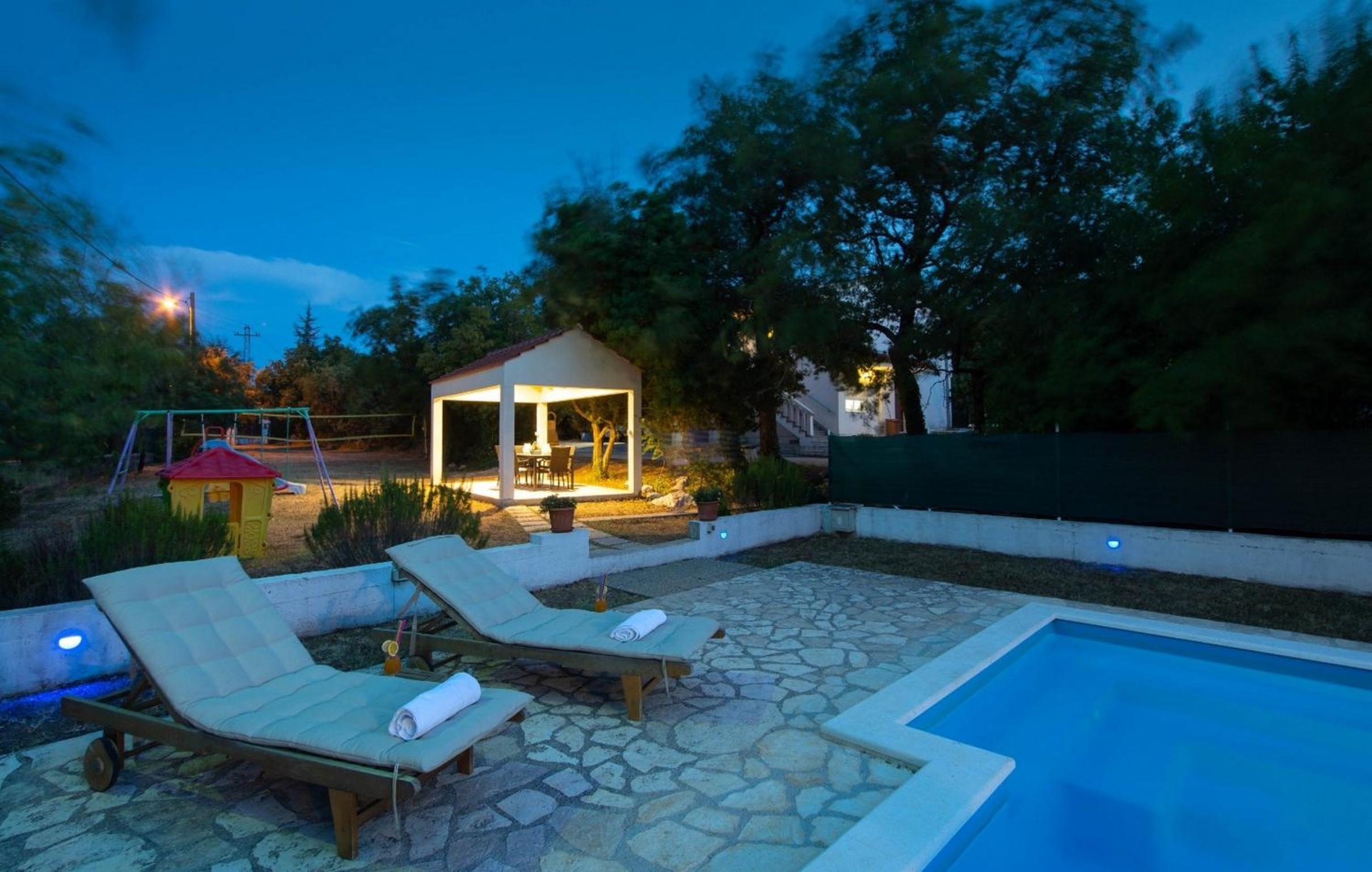 Spacious Prgomet Retreat with Private Pool, Fitness Centre, and Garden