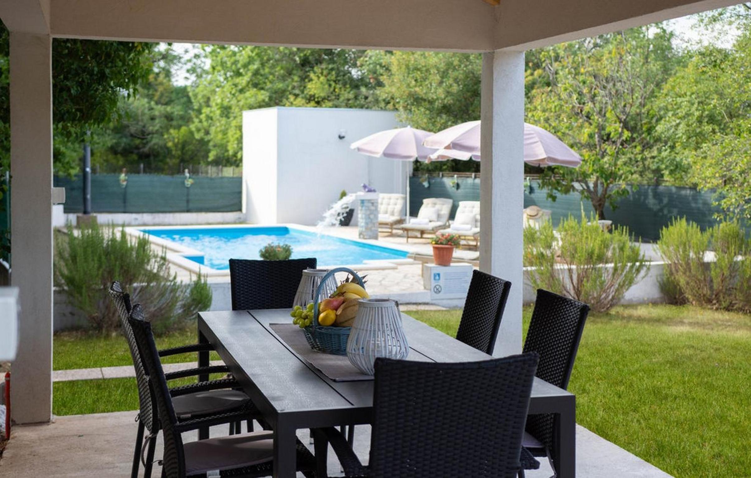 Spacious Prgomet Retreat with Private Pool, Fitness Centre, and Garden