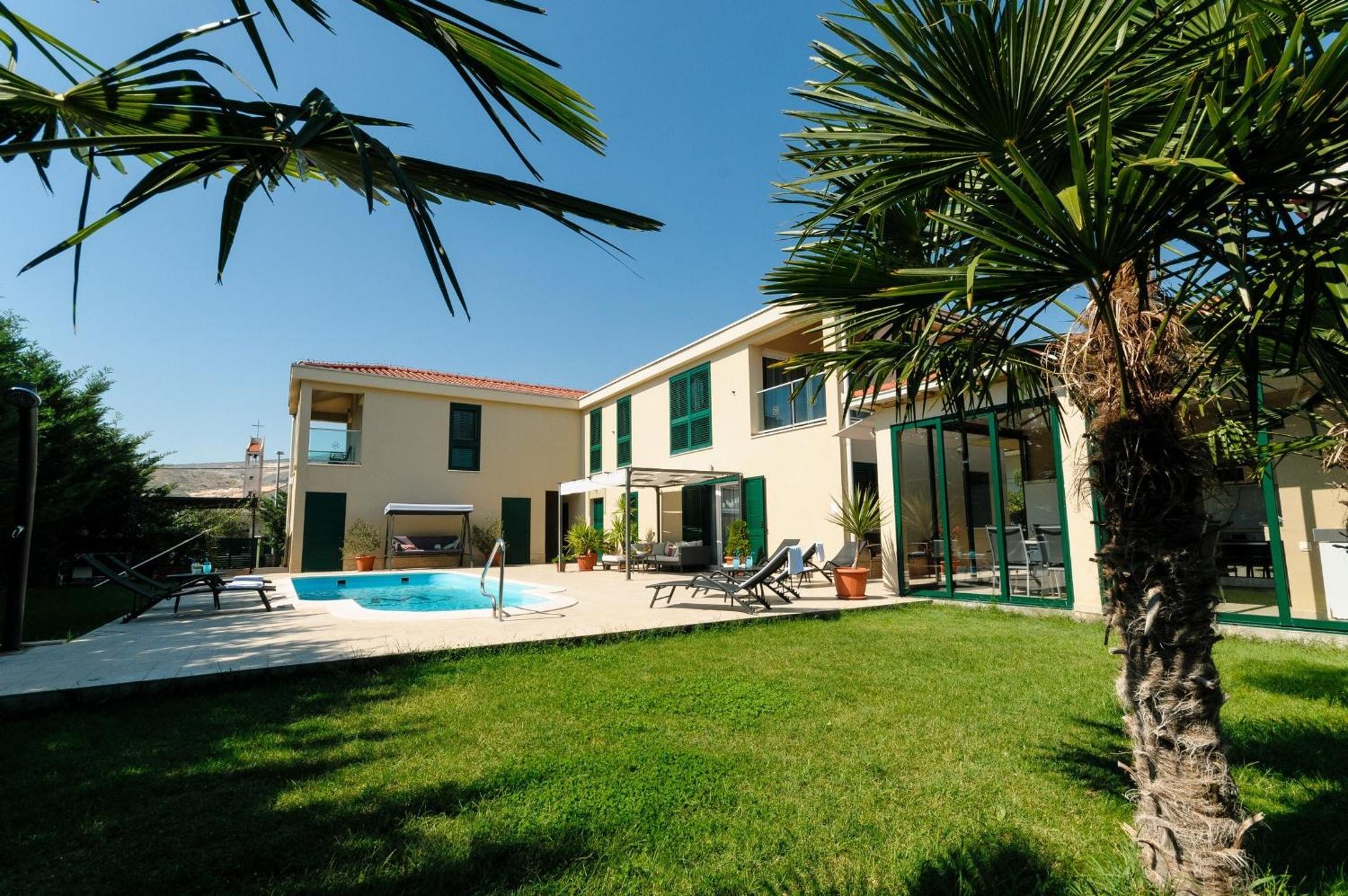 Luxury Villa with Heated Pool, Terrace, and Outdoor Amenities for Relaxation