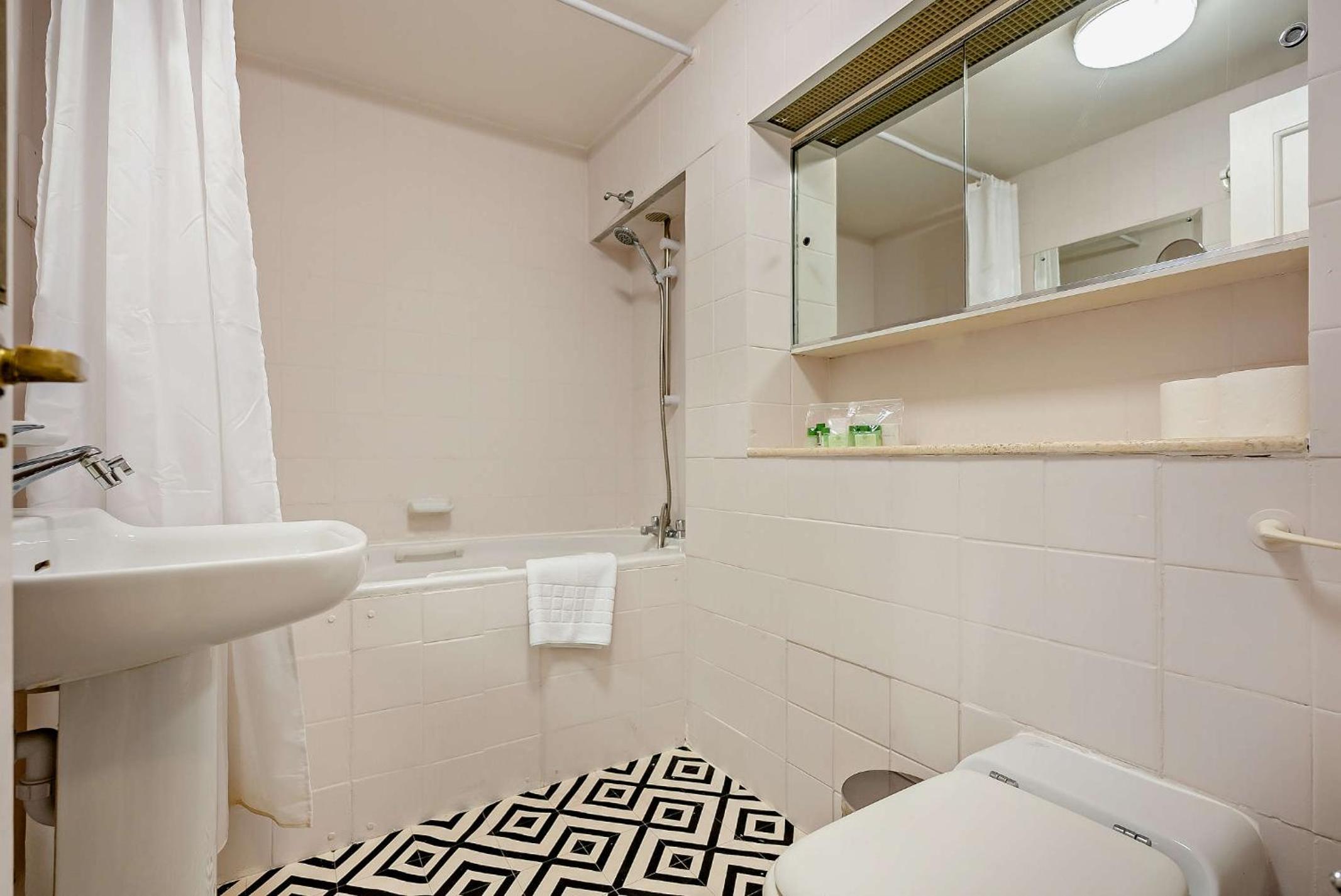 Strathmore Court Apartments