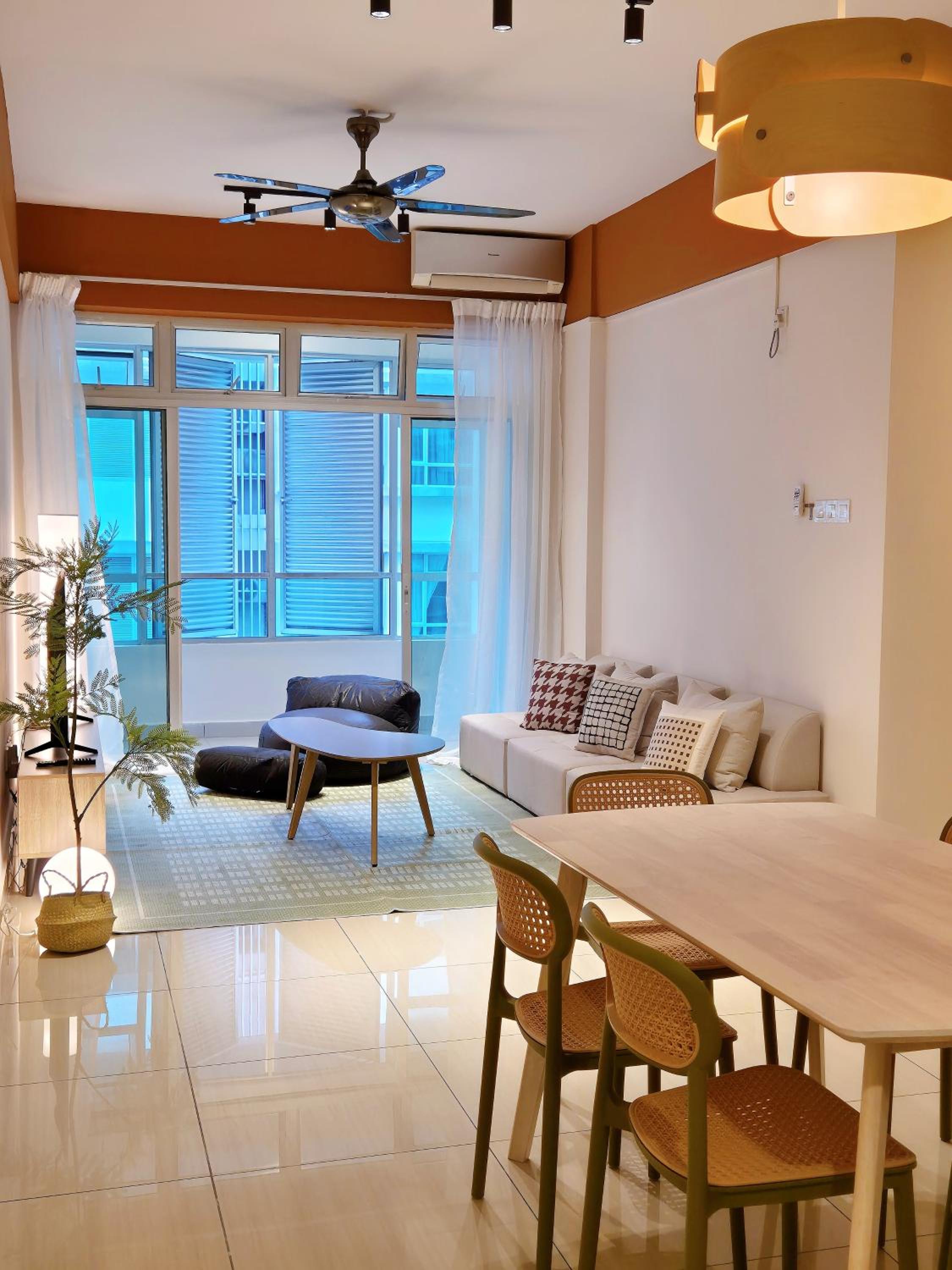 Walking Distance to Mount Austin - 6 pax Newly Renovated
