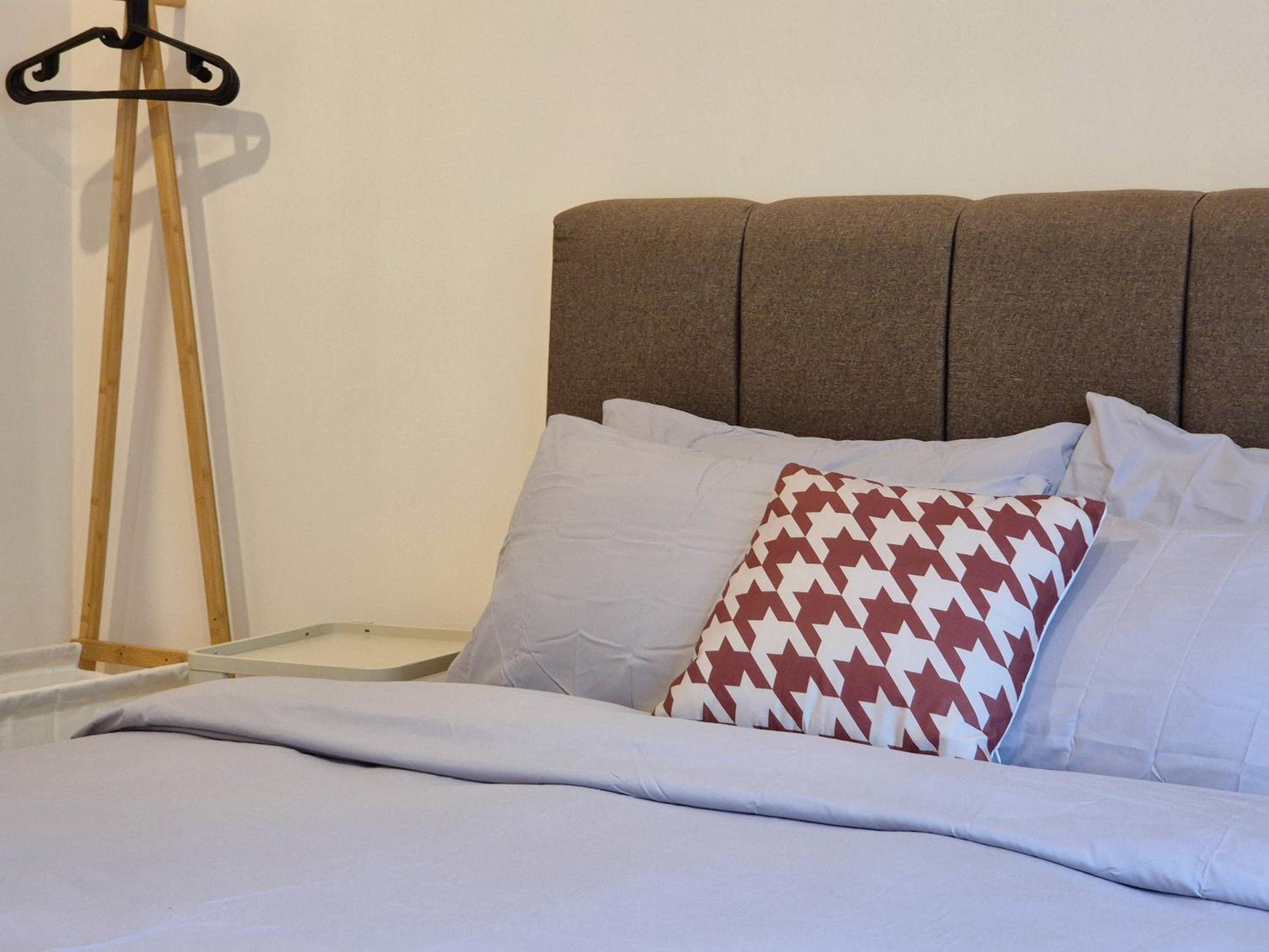 Walking Distance to Mount Austin - 6 pax Newly Renovated