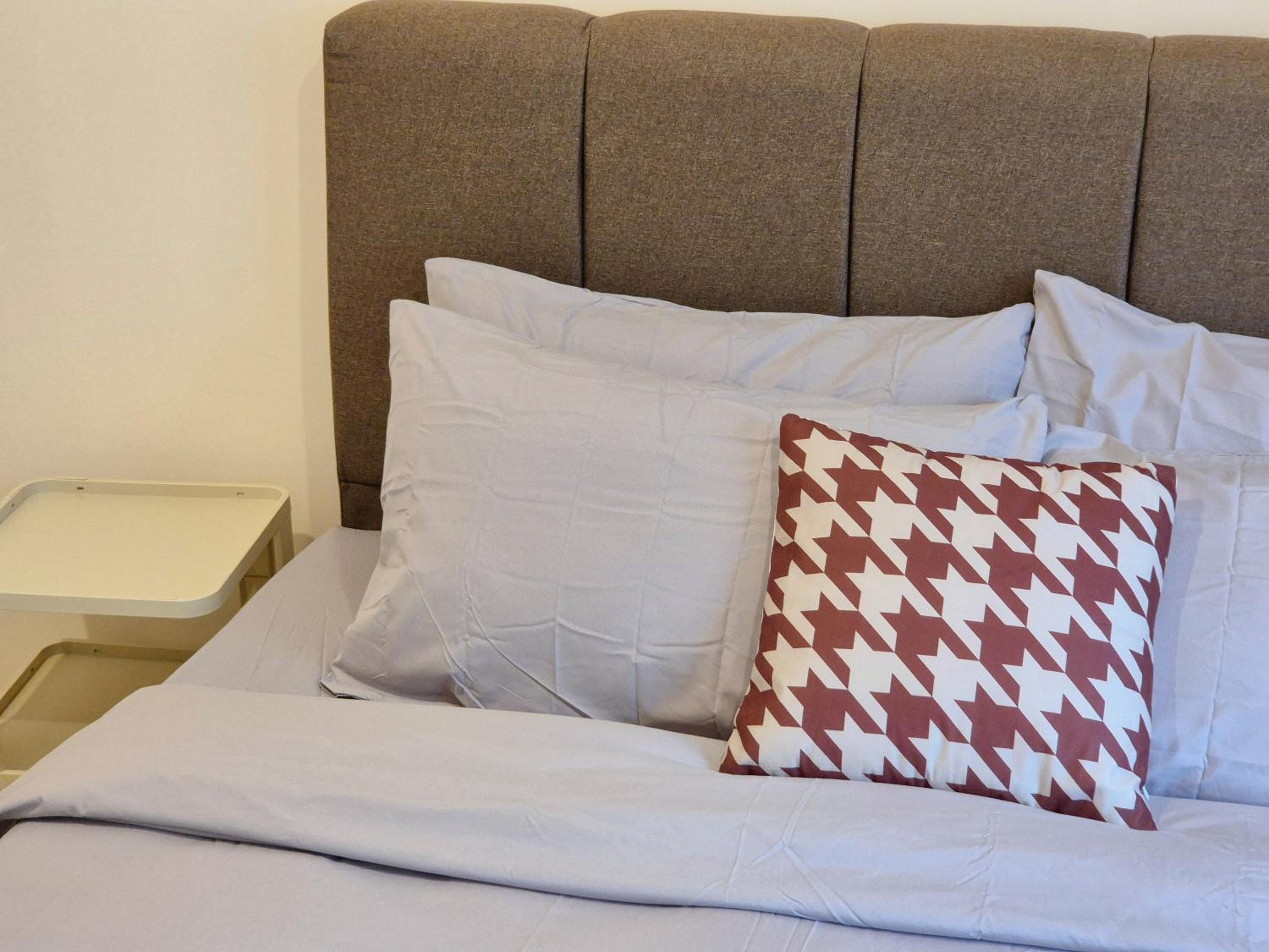 Walking Distance to Mount Austin - 6 pax Newly Renovated