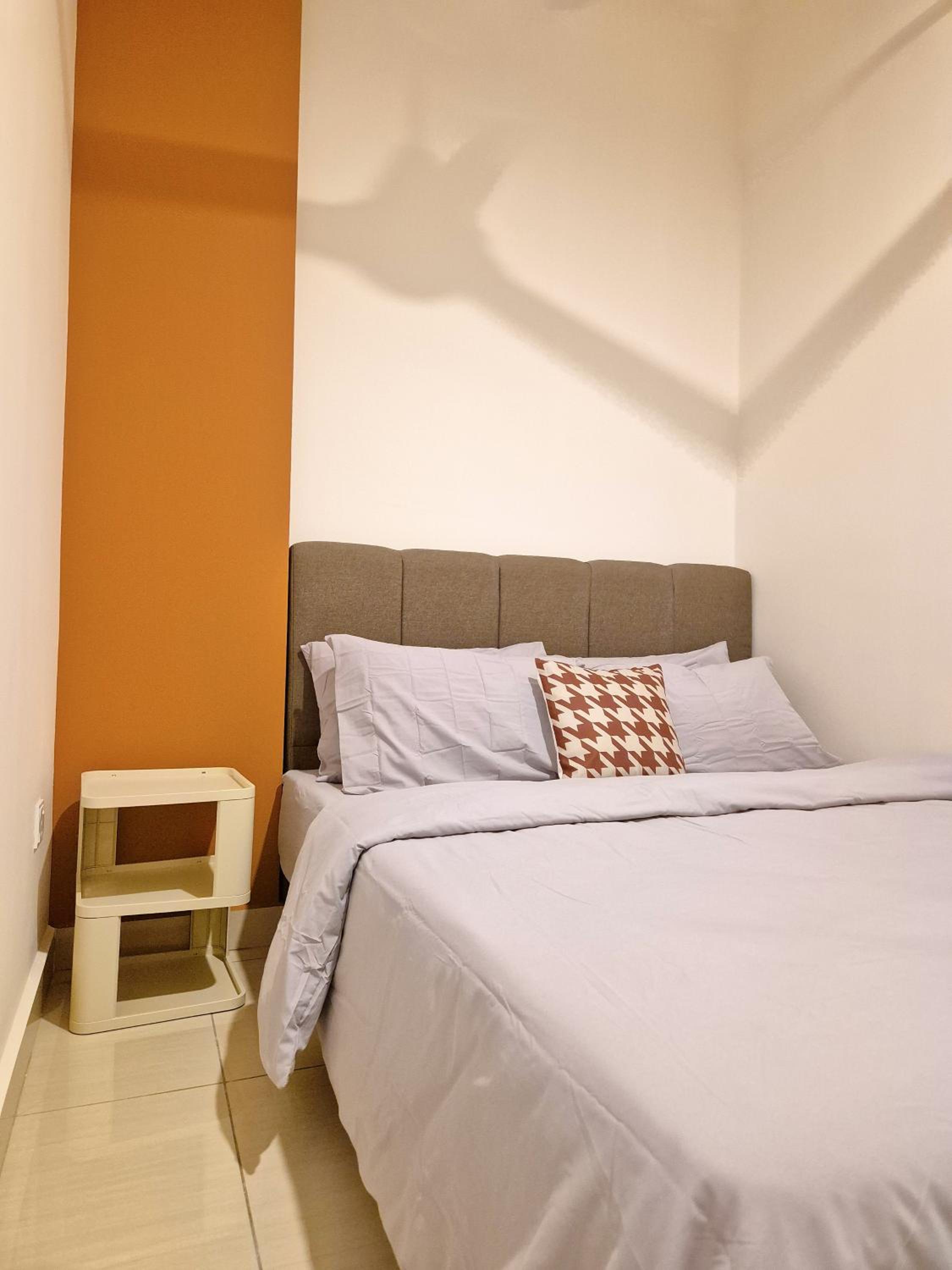 Walking Distance to Mount Austin - 6 pax Newly Renovated