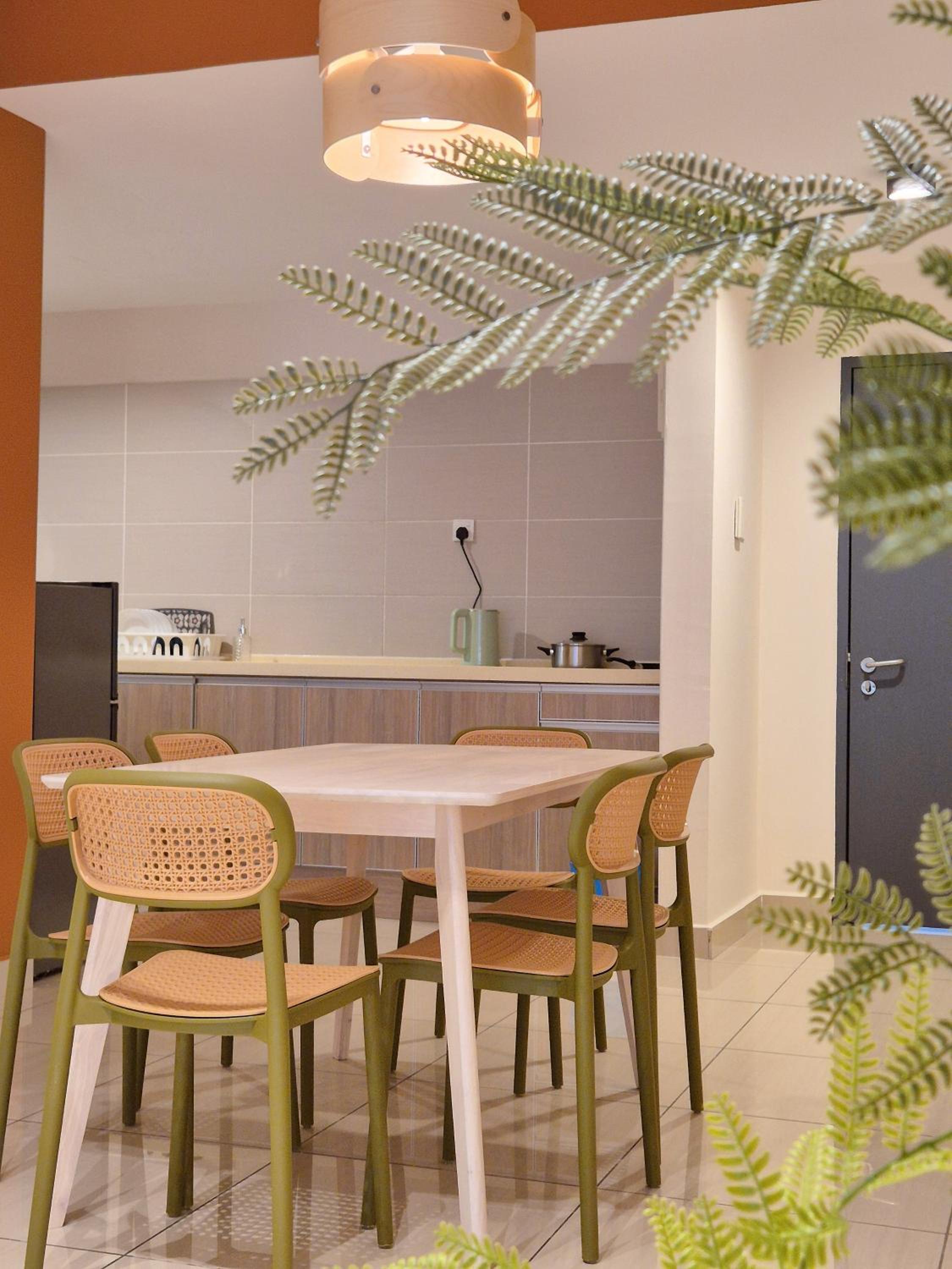 Walking Distance to Mount Austin - 6 pax Newly Renovated