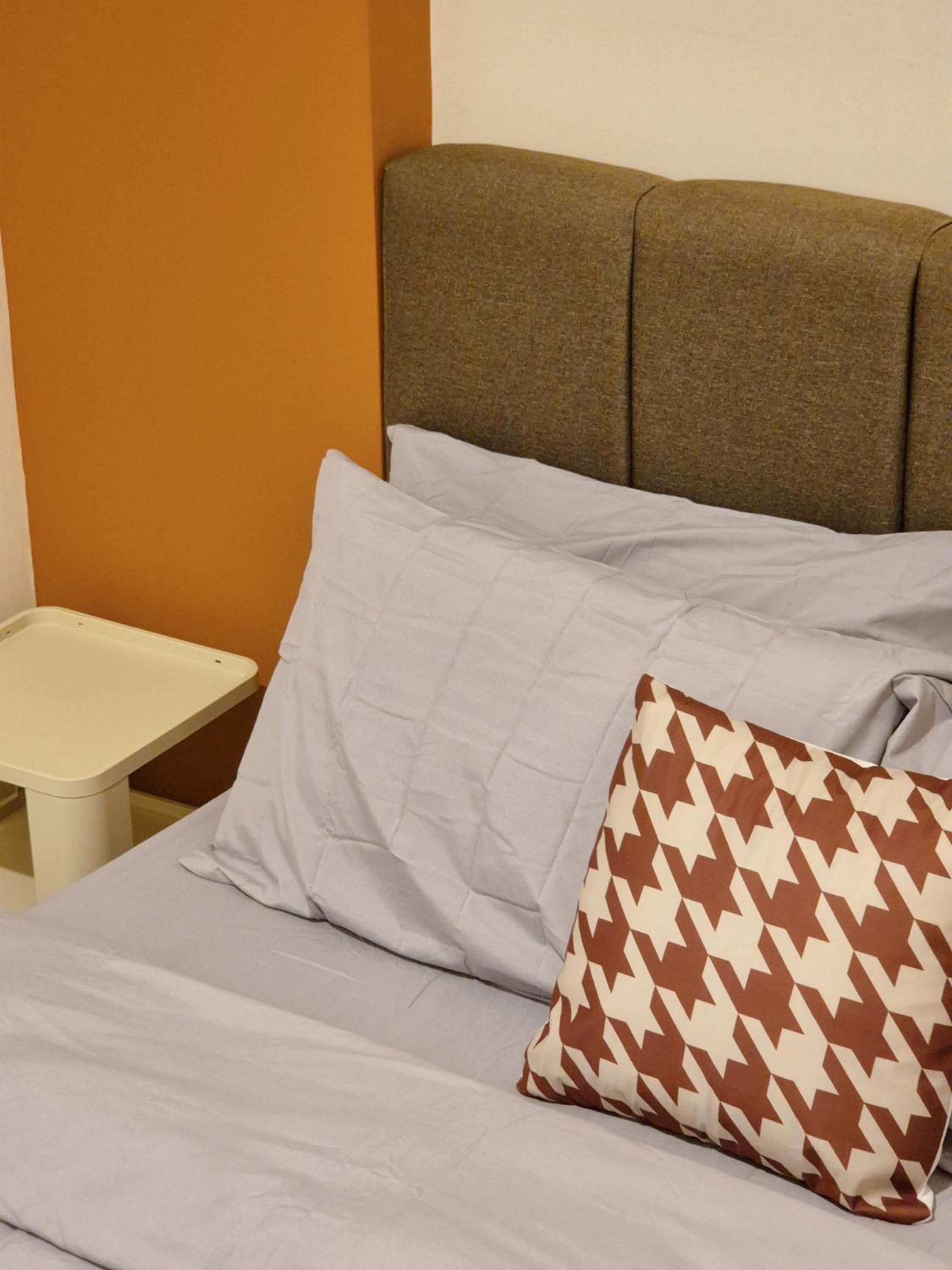 Walking Distance to Mount Austin - 6 pax Newly Renovated