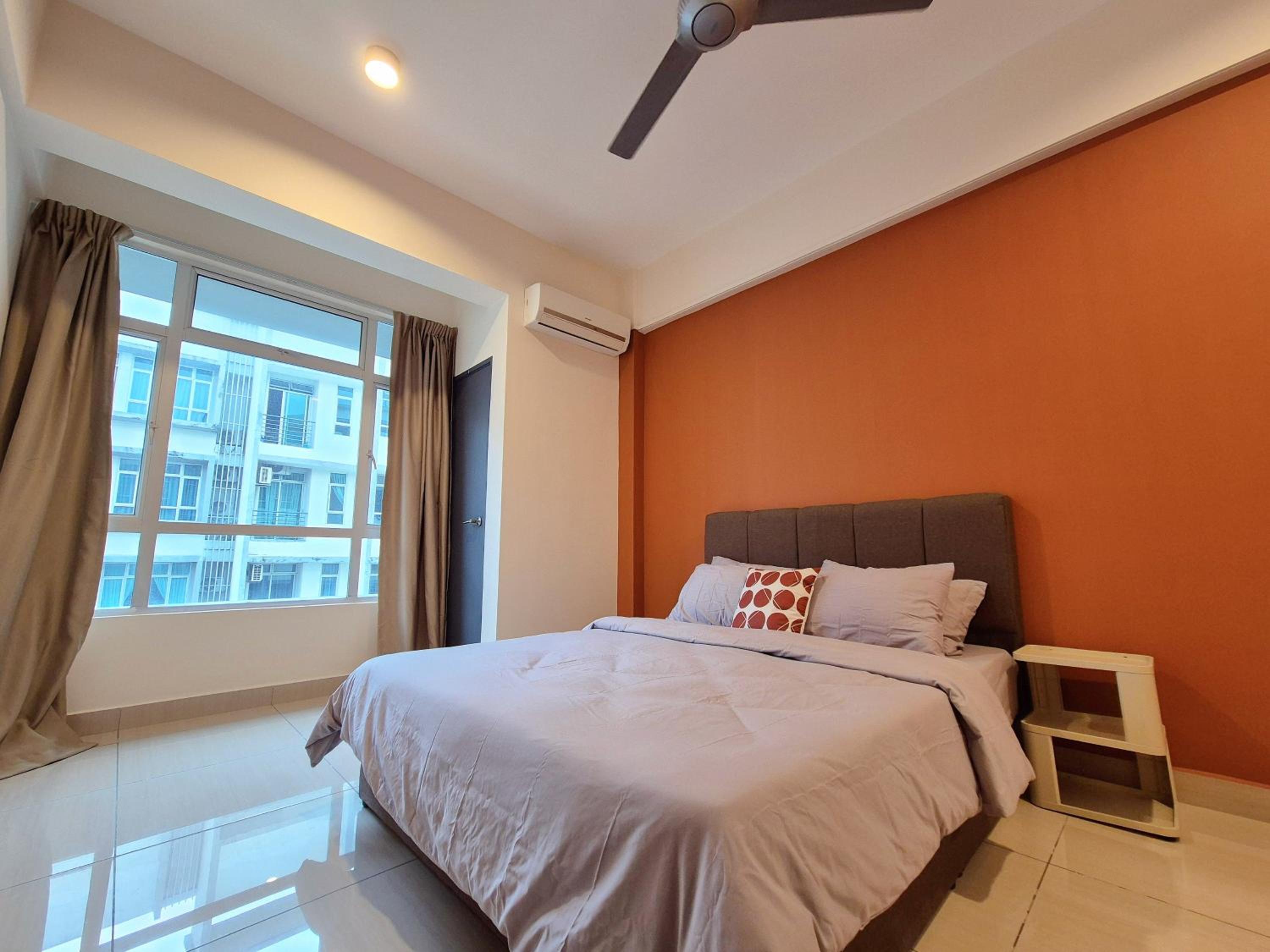 Walking Distance to Mount Austin - 6 pax Newly Renovated