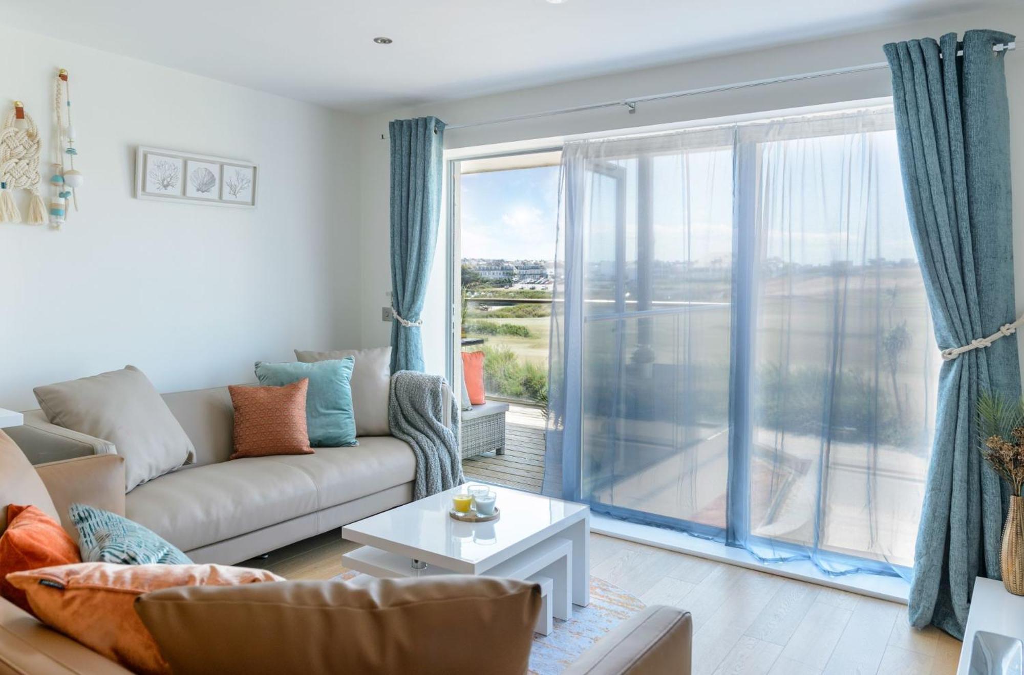 6 Azure, Newquay - Sea view, Parking, 500m from beach view 5