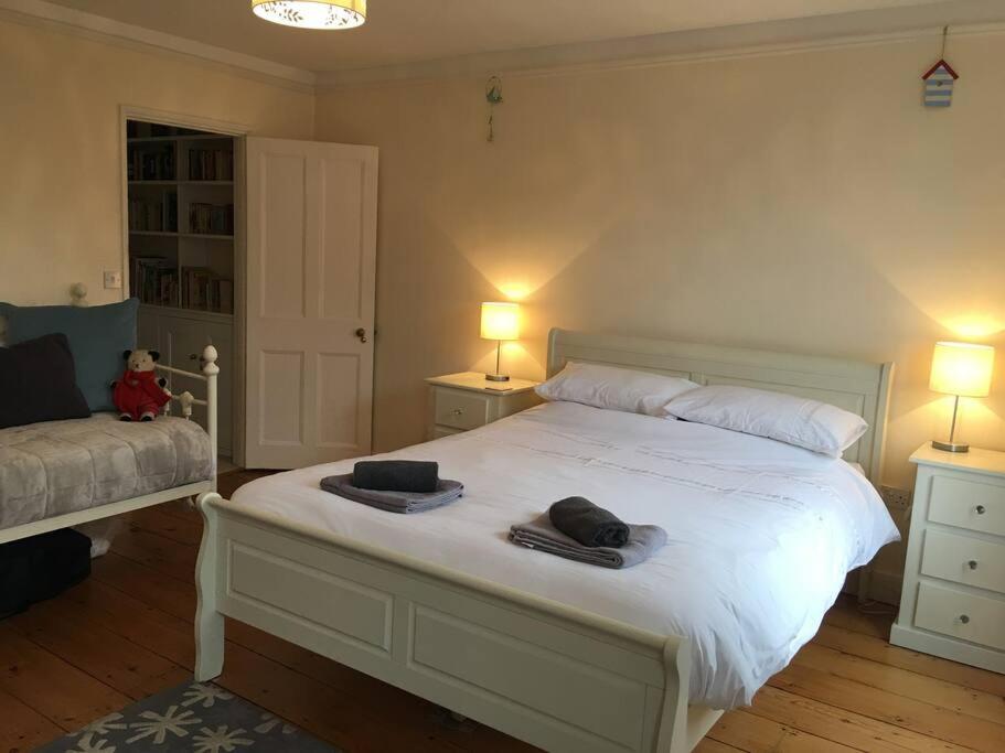 Stunning Georgian Town house with Open Fire, Piano & Games Room view 5