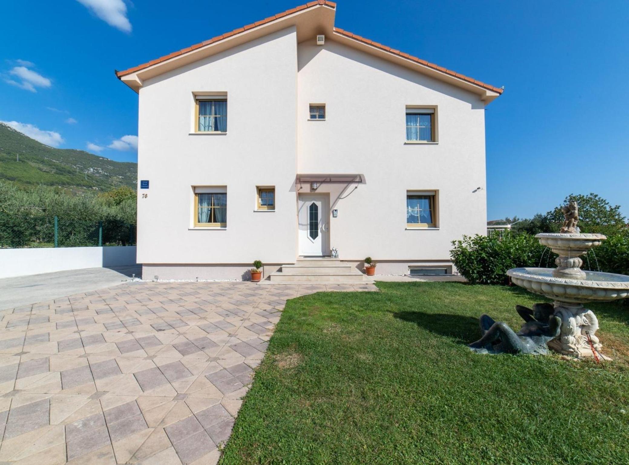 Spacious Holiday Home with Pool and Hot Tub in Kastel Stari