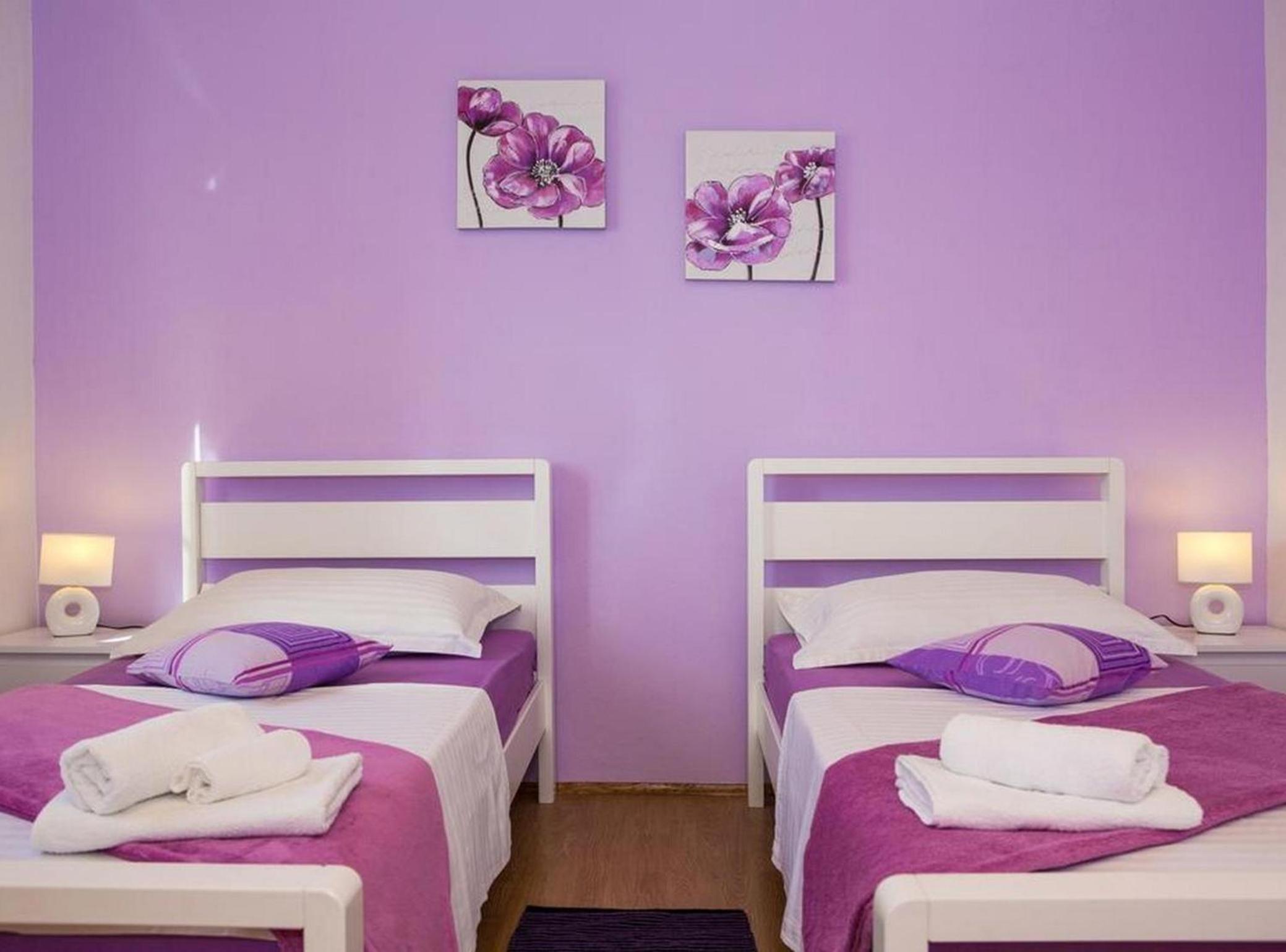 Spacious Holiday Home with Pool and Hot Tub in Kastel Stari