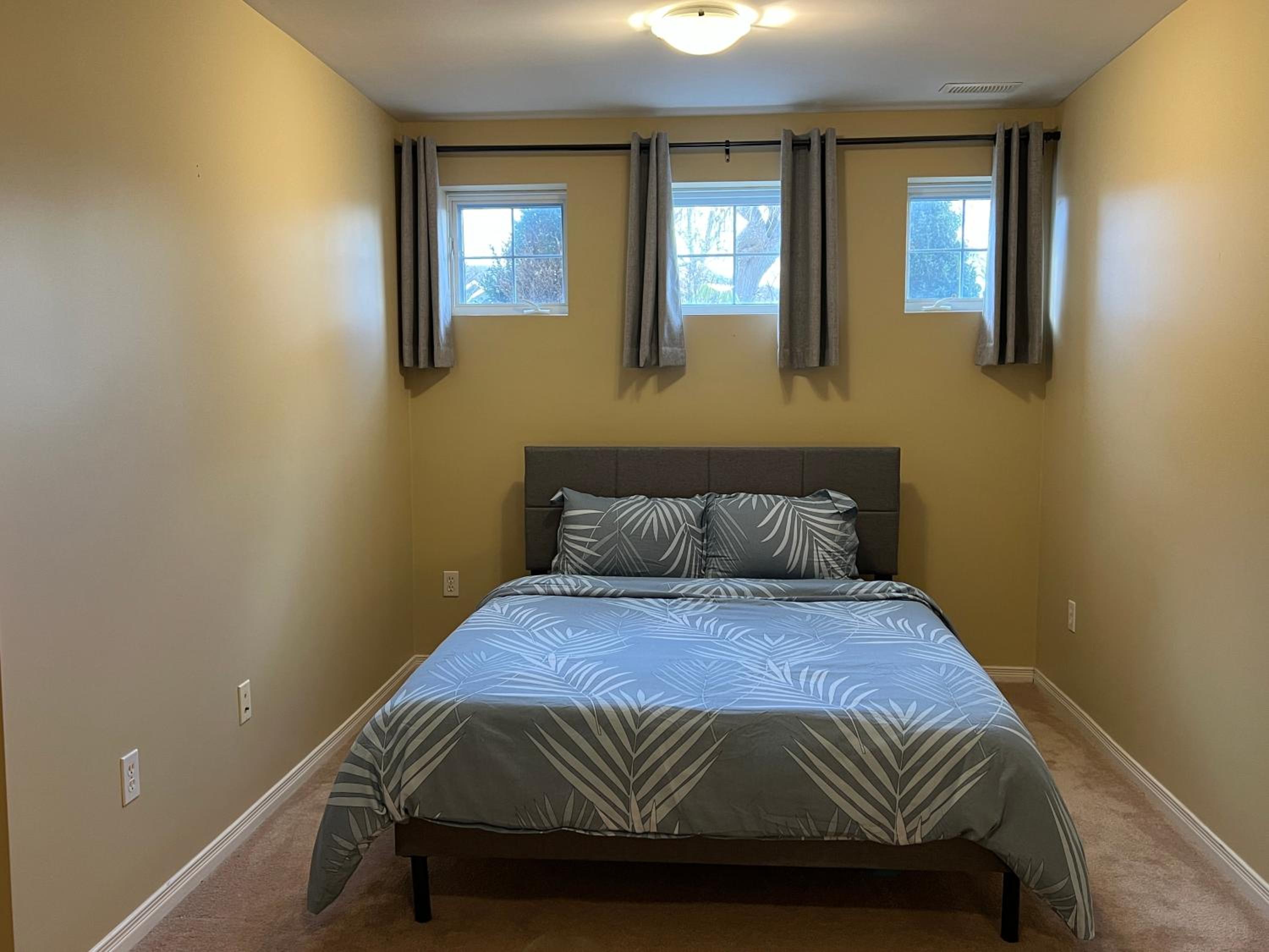 Arbour Ridge Vacation Home - Trail View! 5 bedrooms, 8 beds