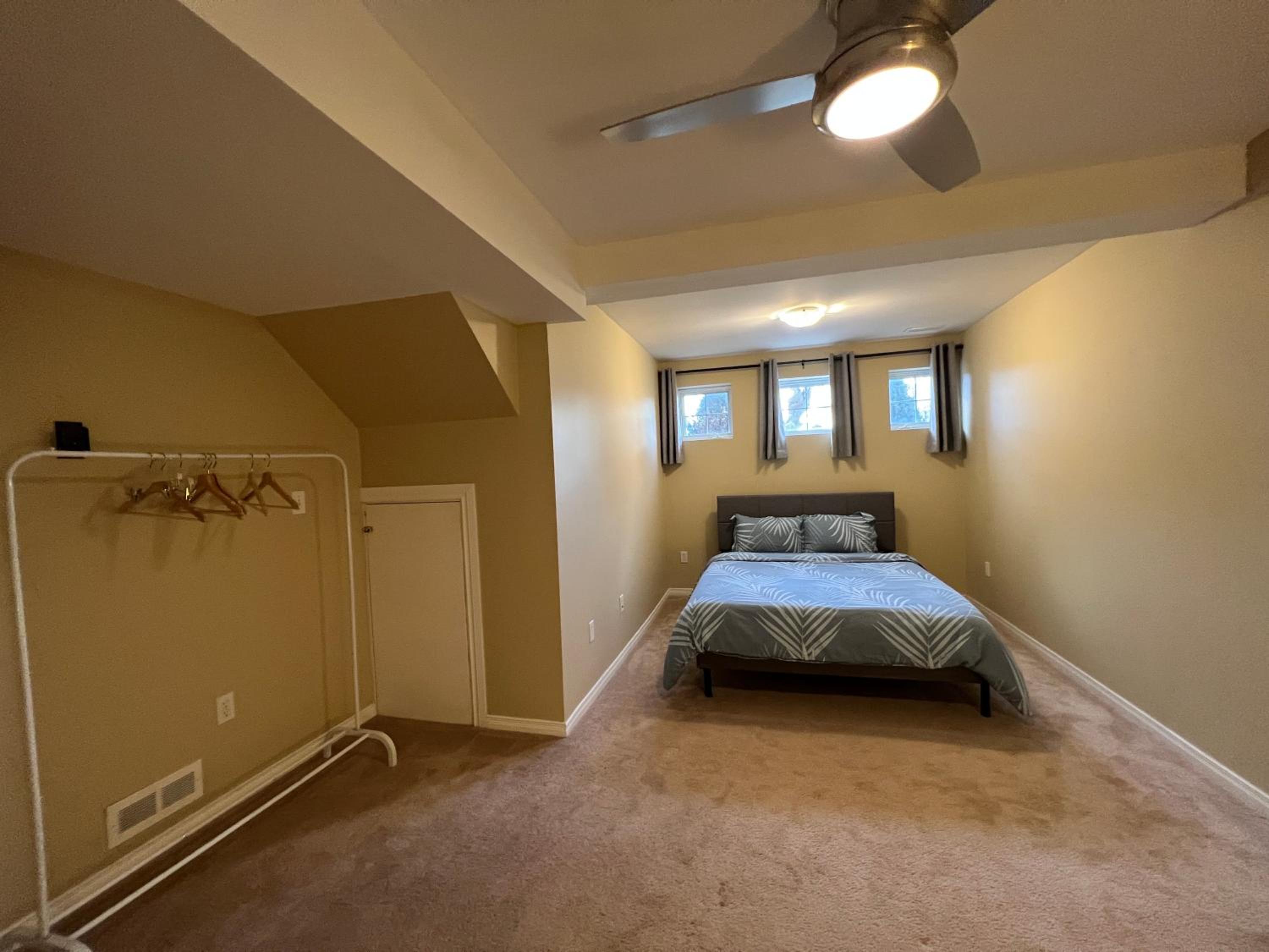 Arbour Ridge Vacation Home - Trail View! 5 bedrooms, 8 beds