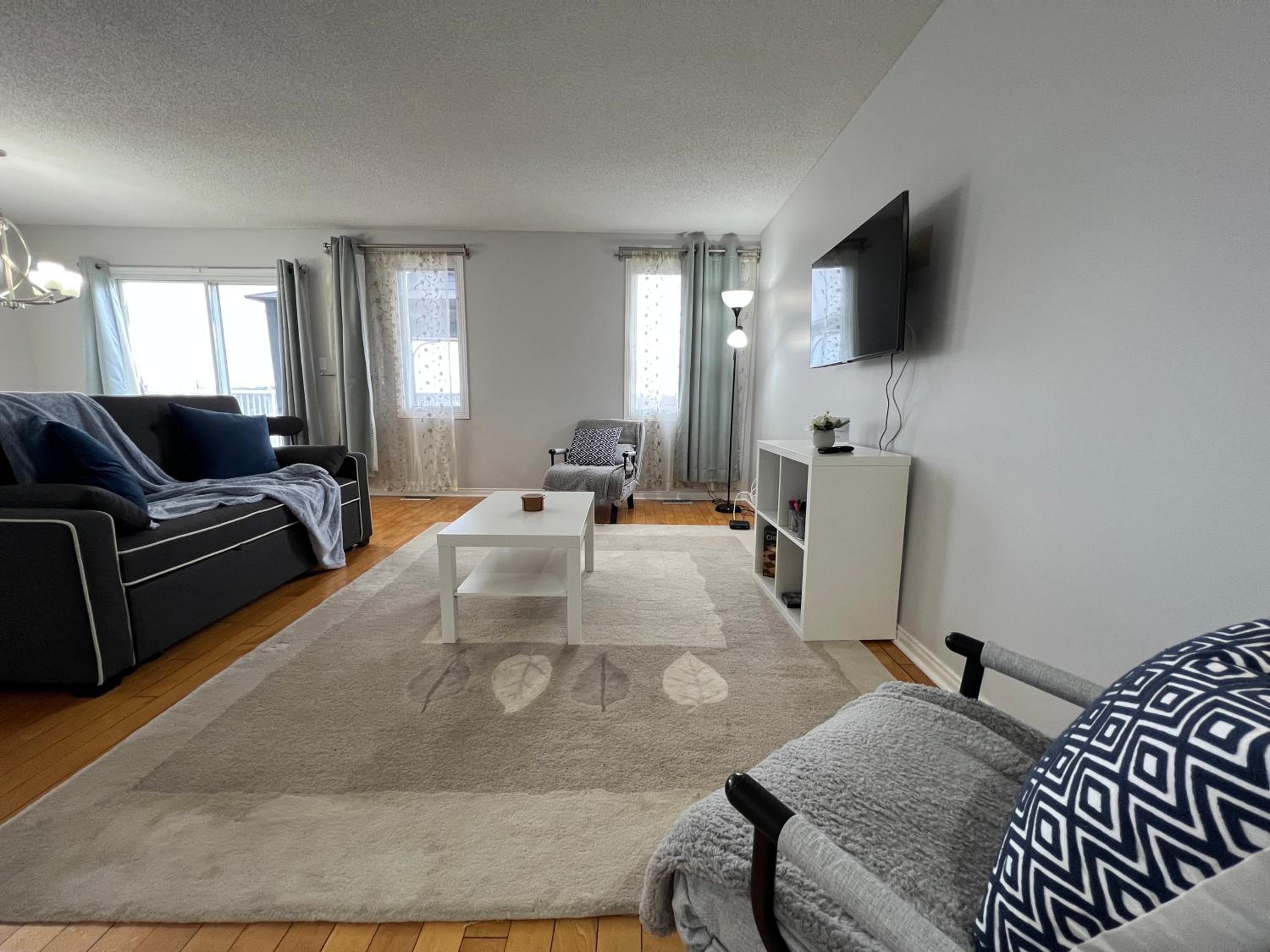Arbour Ridge Vacation Home - Trail View! 5 bedrooms, 8 beds
