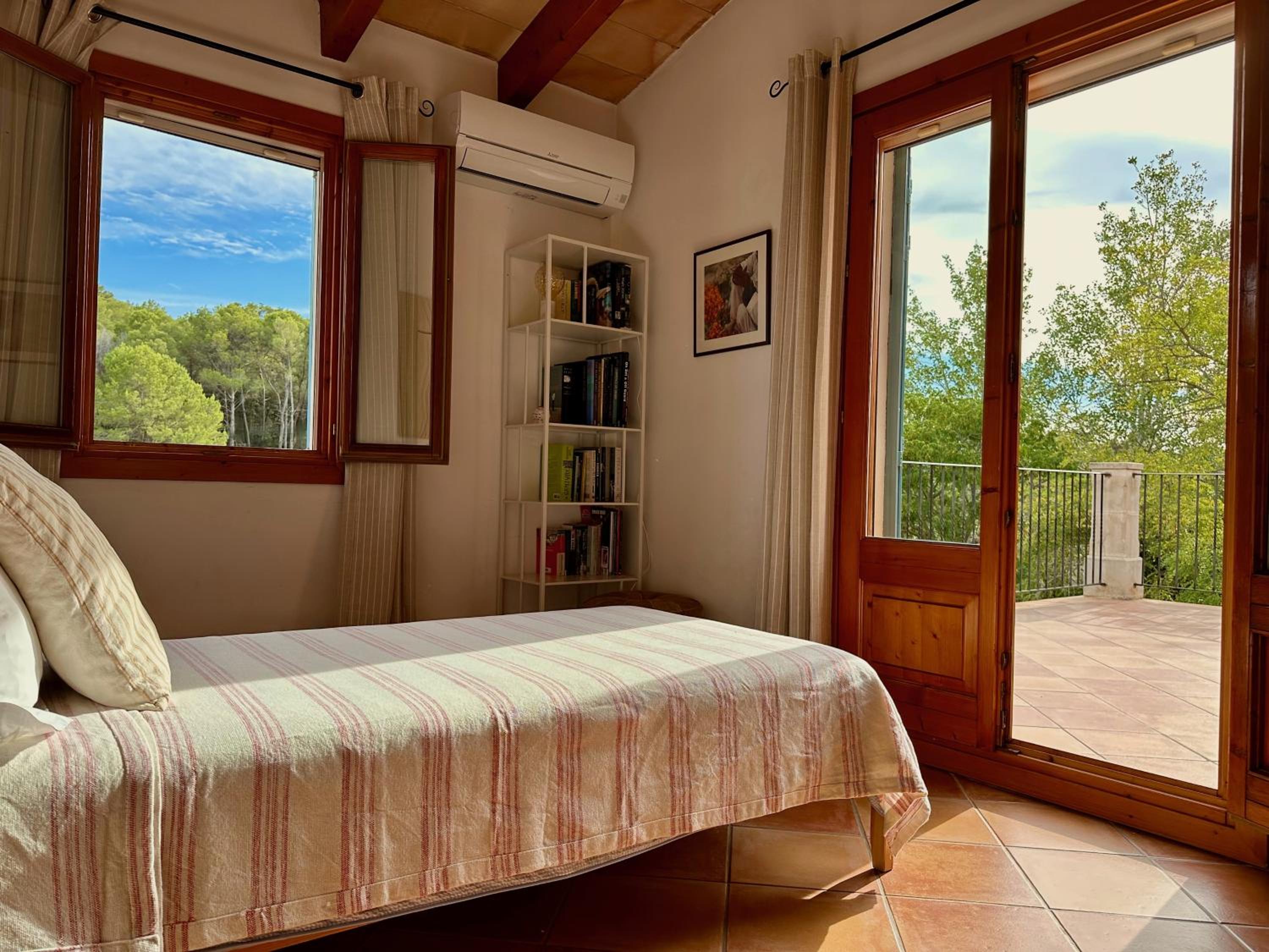 Beautiful house with spectacular mountain views in Alaró