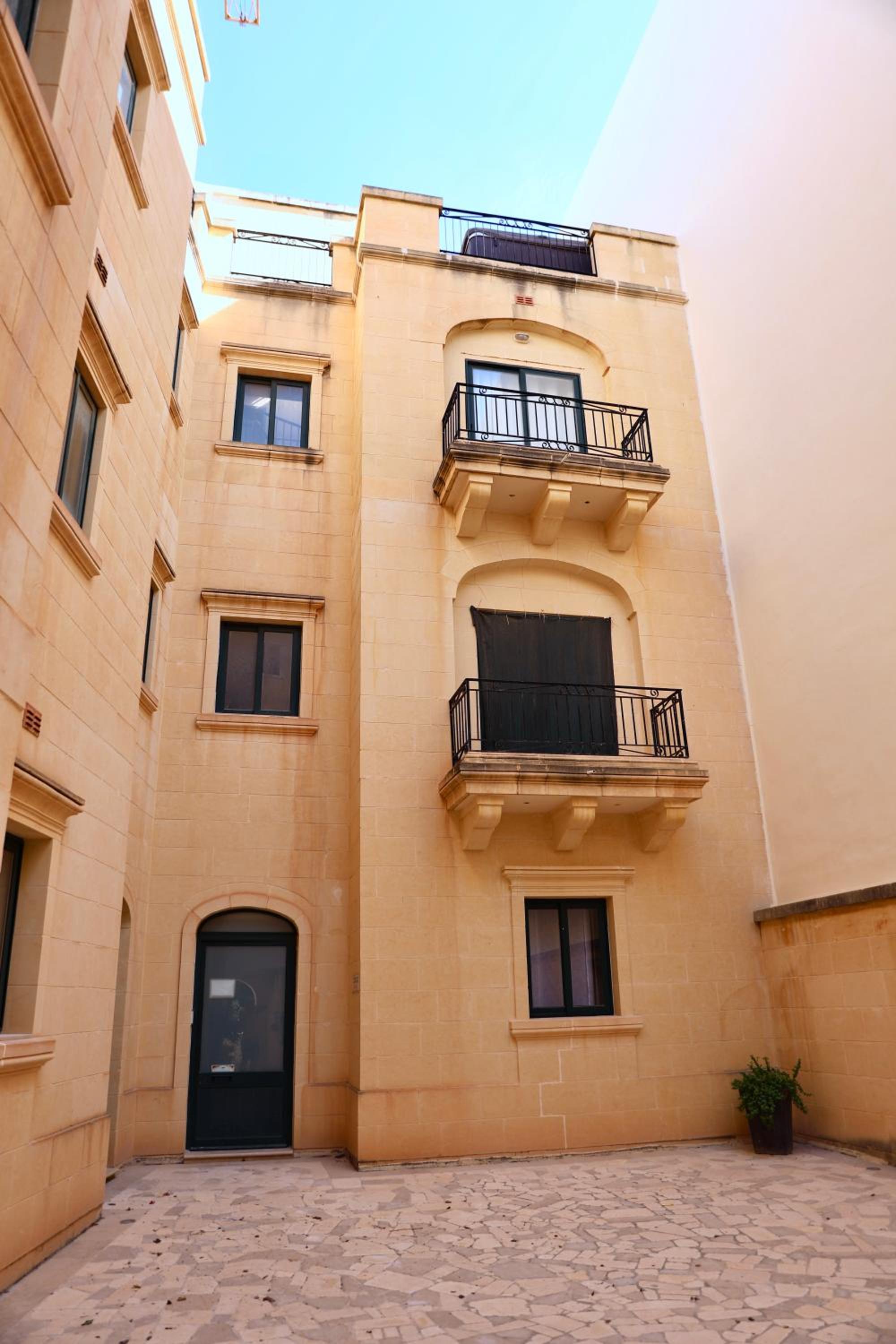 Photo 16