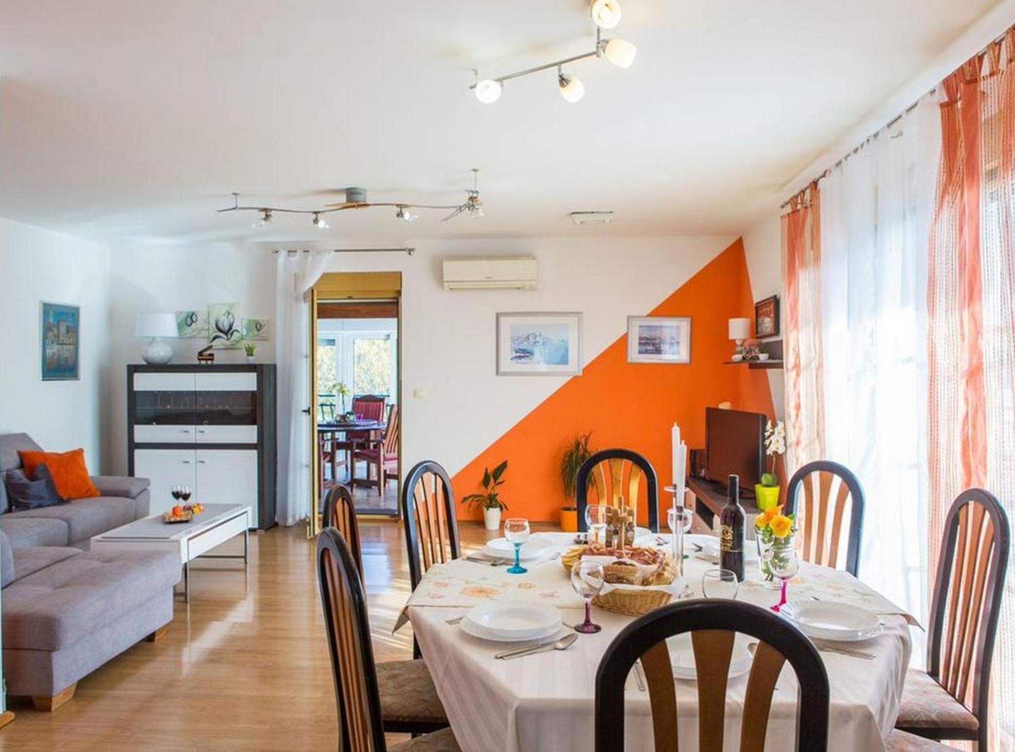 Spacious Holiday Home with Pool and Hot Tub in Kastel Stari